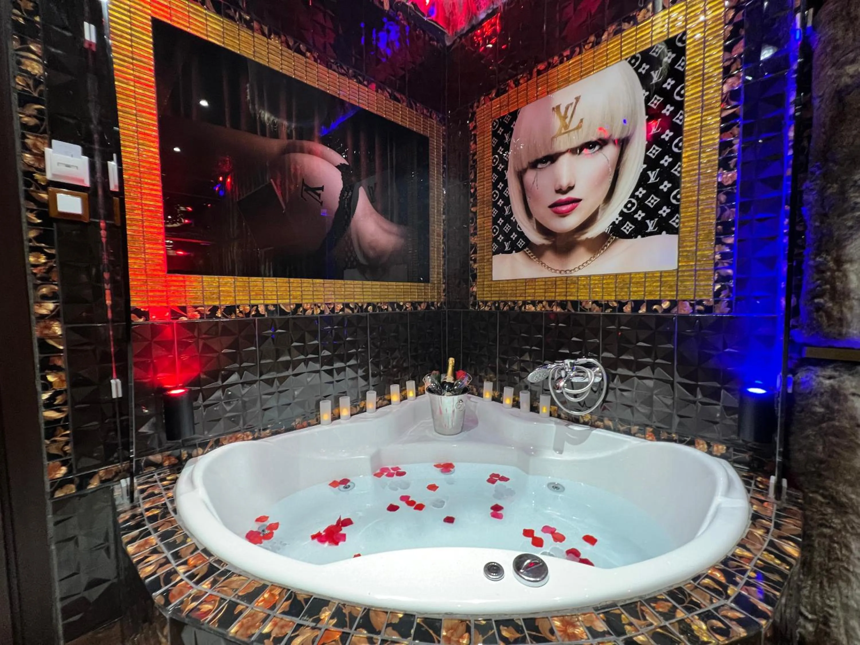 Hot Tub in Priamos Hotel Erato