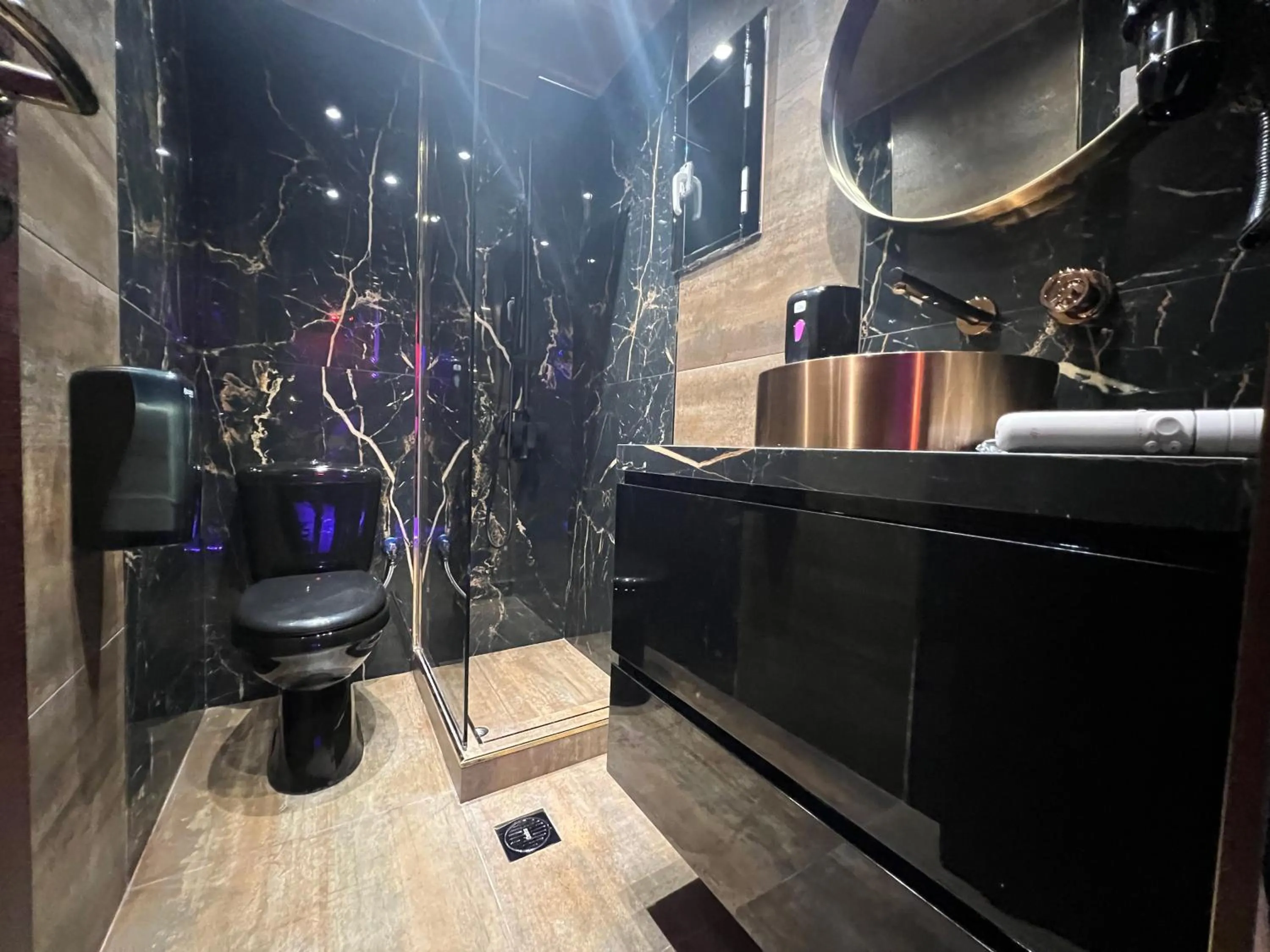 Shower in Priamos Hotel Erato