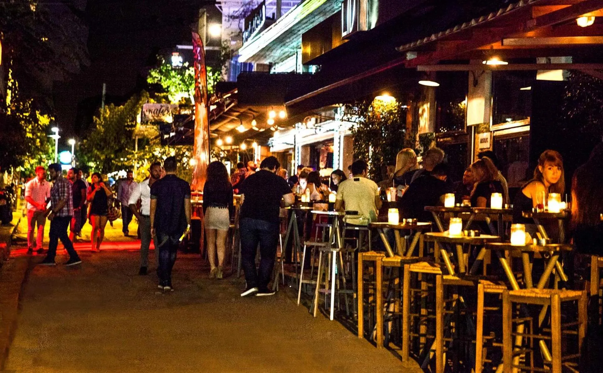 Restaurant/places to eat in Priamos Hotel Erato