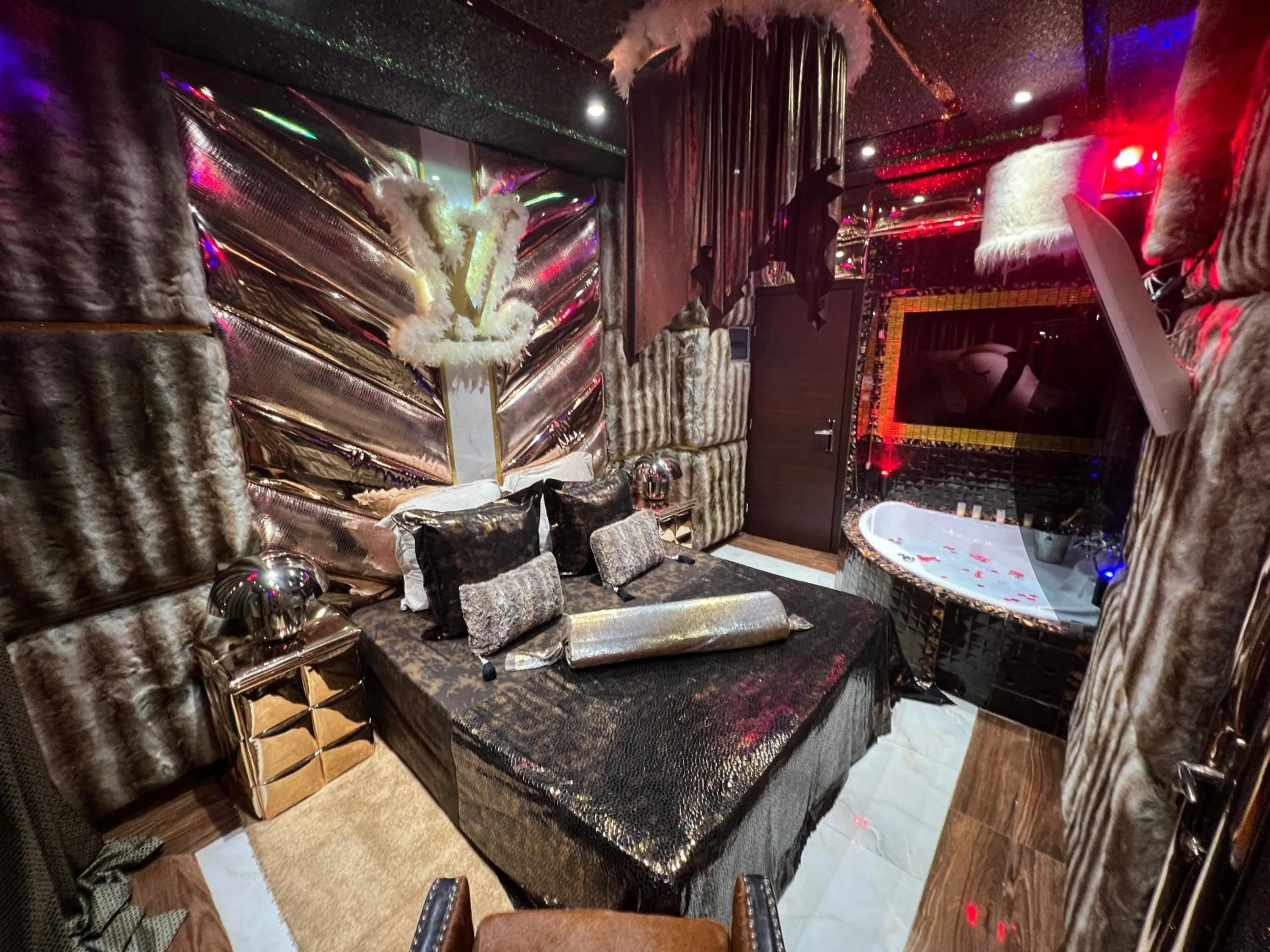 Hot Tub in Priamos Hotel Erato