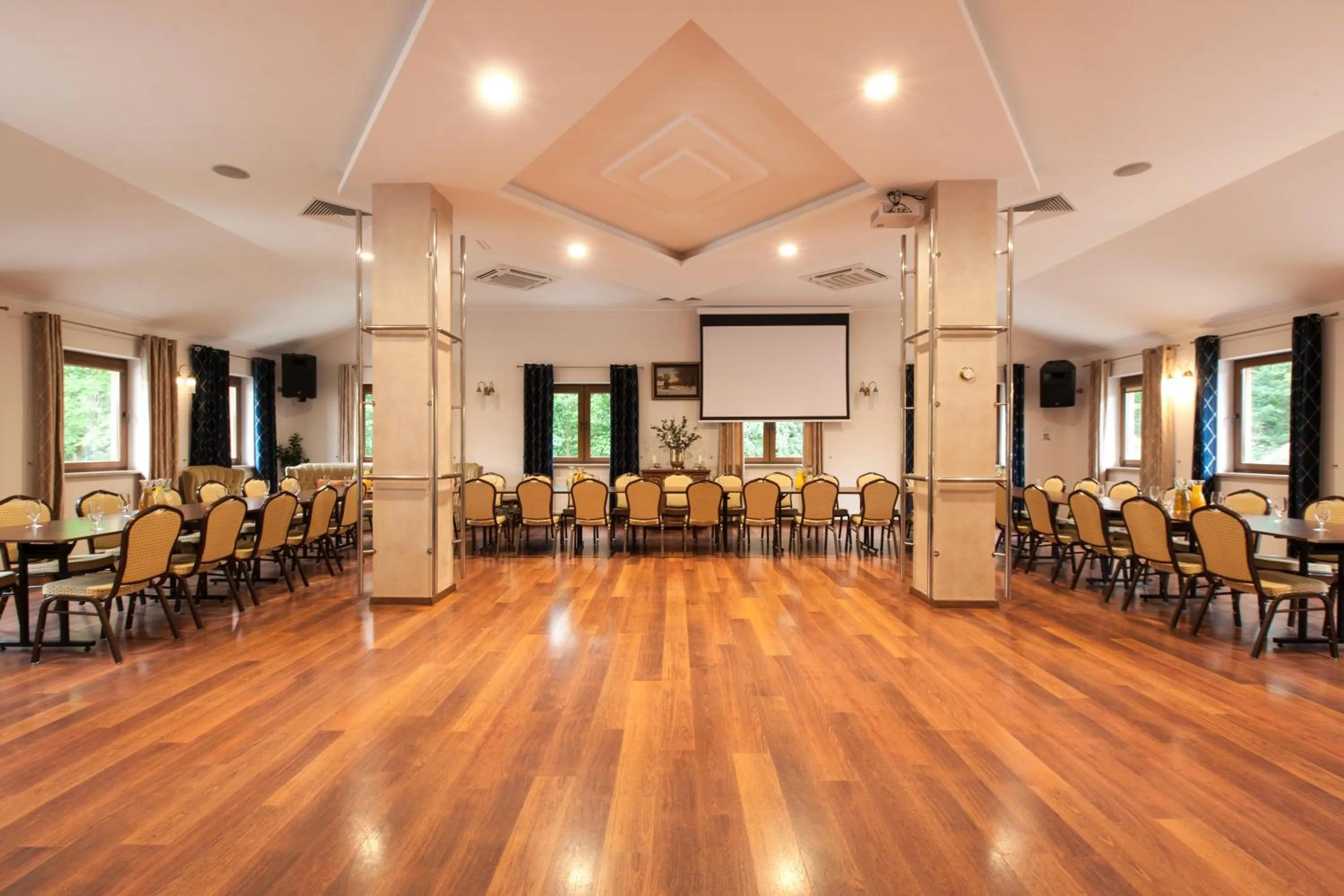 Restaurant/places to eat in HOTEL I RESTAURACJA BROCHÓW