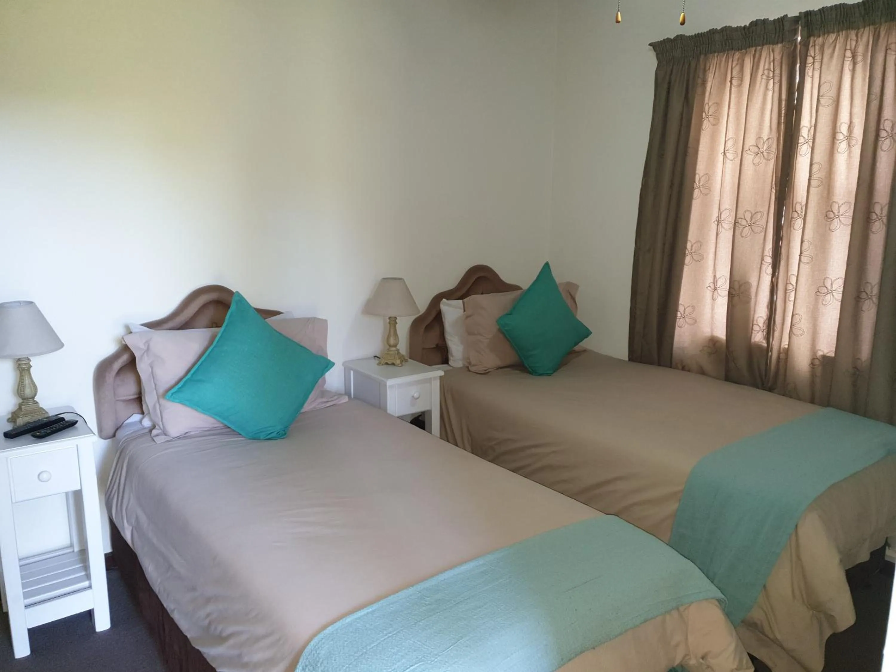 Bedroom, Bed in Malagas Hotel