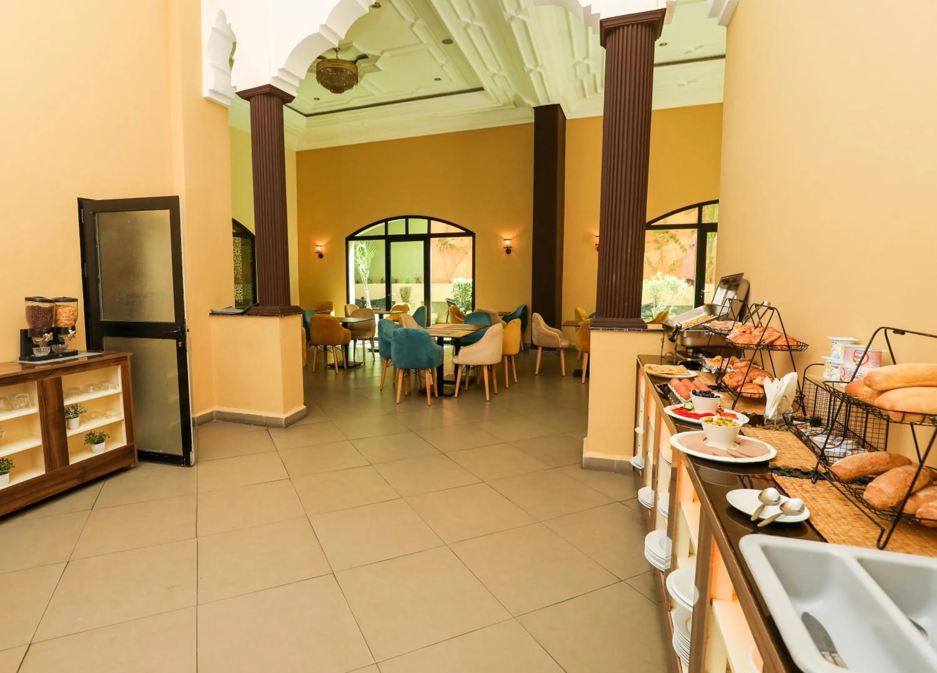 Buffet breakfast in Hotel Majorelle