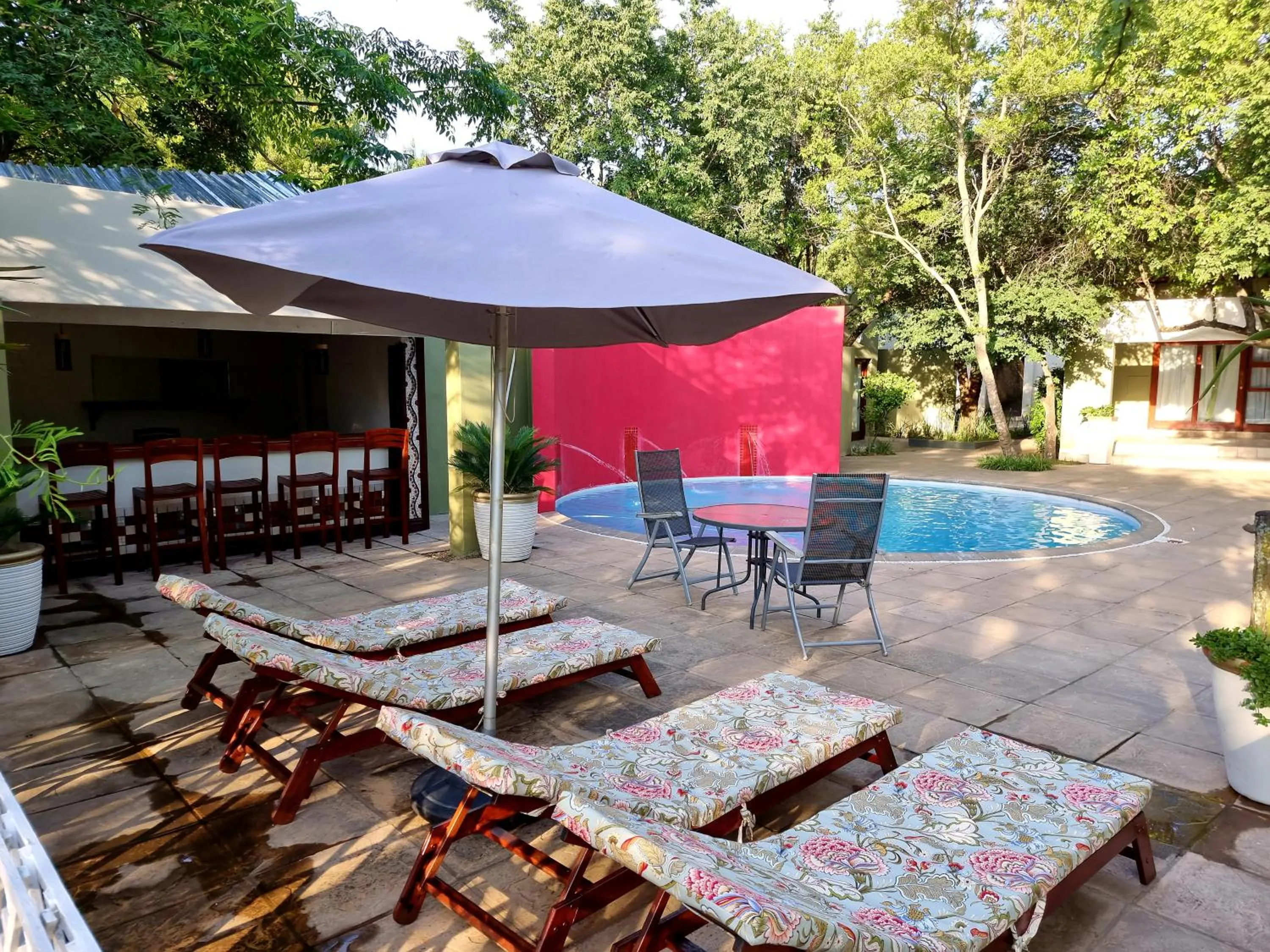Swimming pool in Cedar Rest Boutique Hotel
