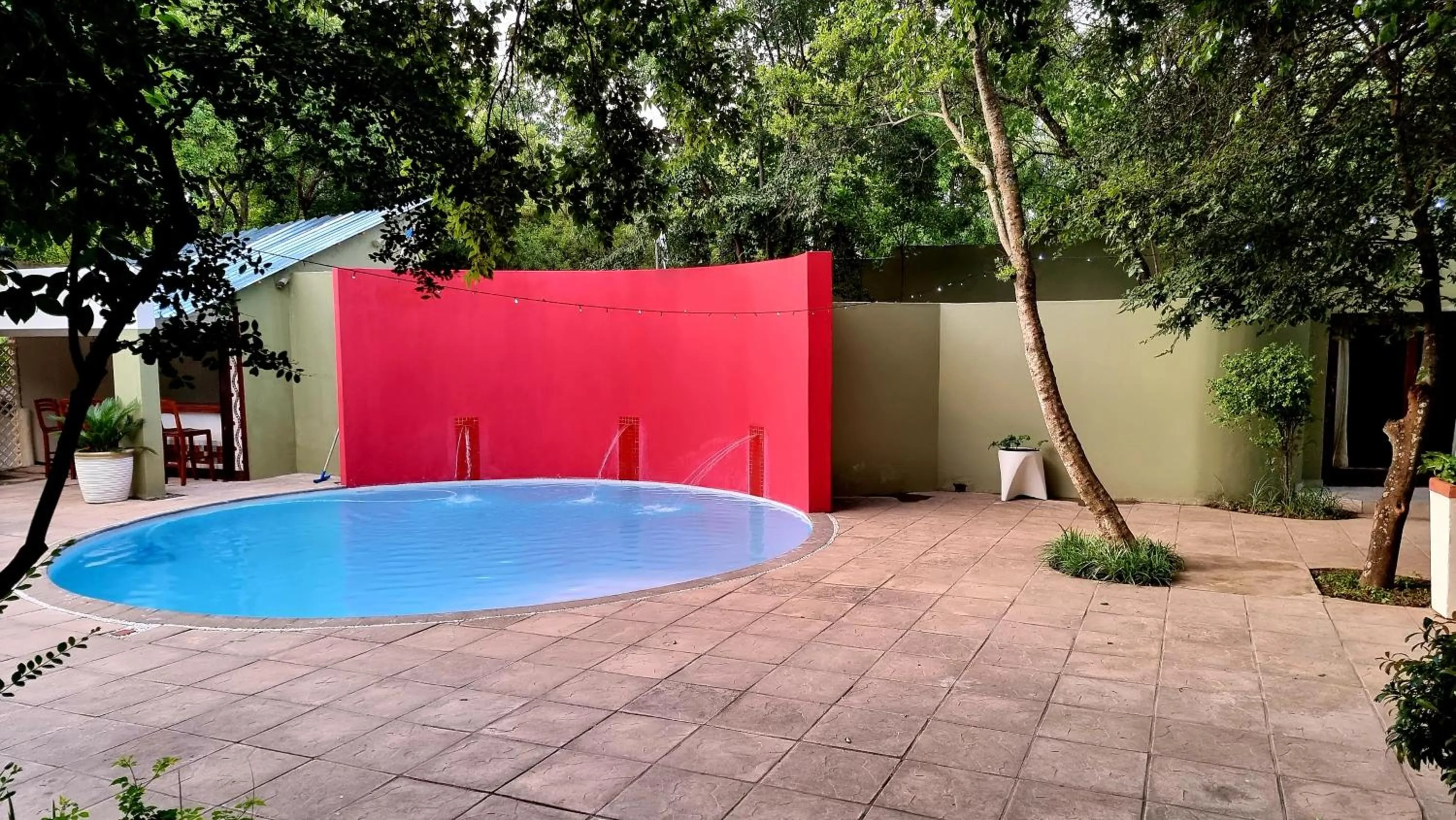 Swimming pool in Cedar Rest Boutique Hotel