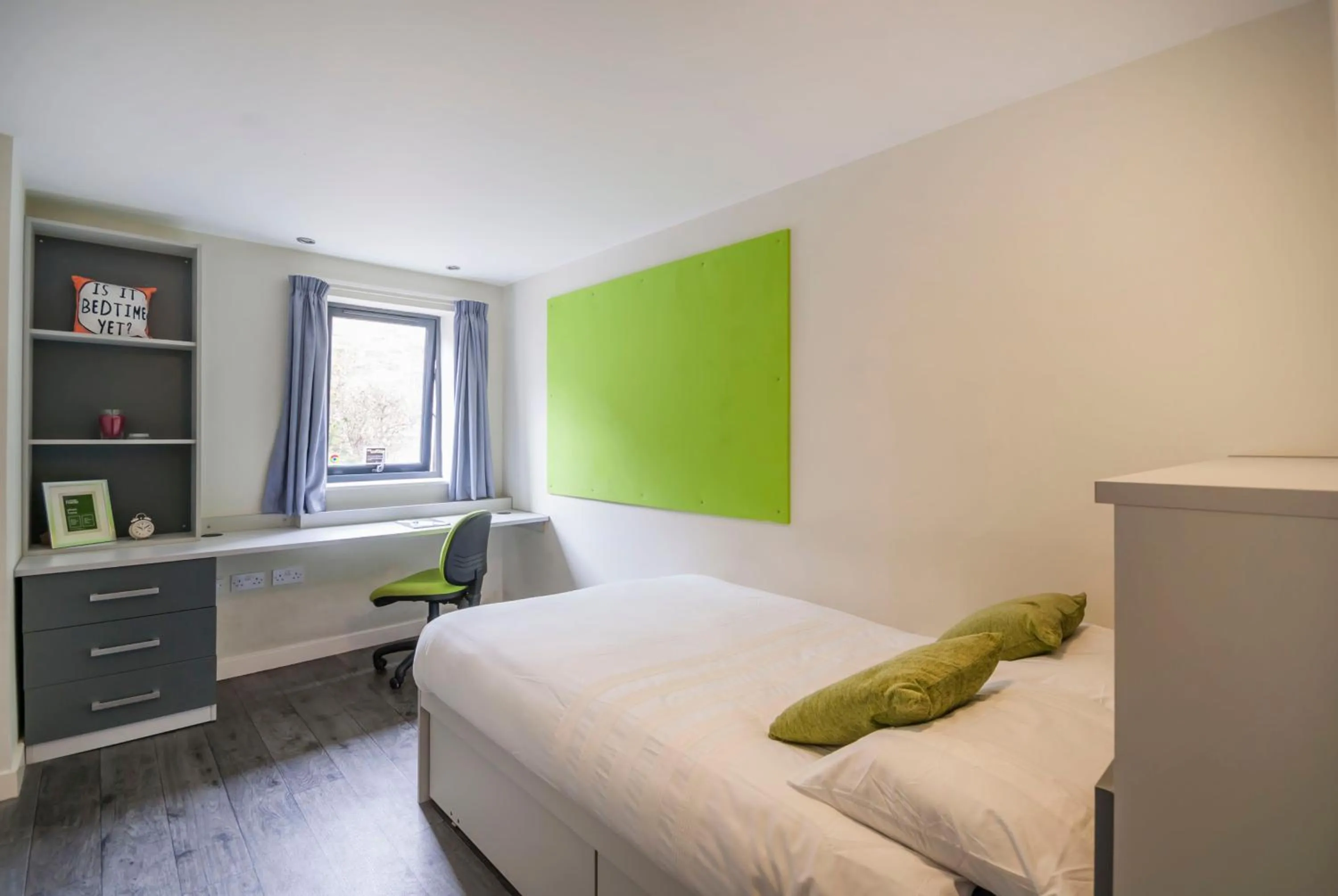 Bedroom in Beaverbank Place - Campus Residence