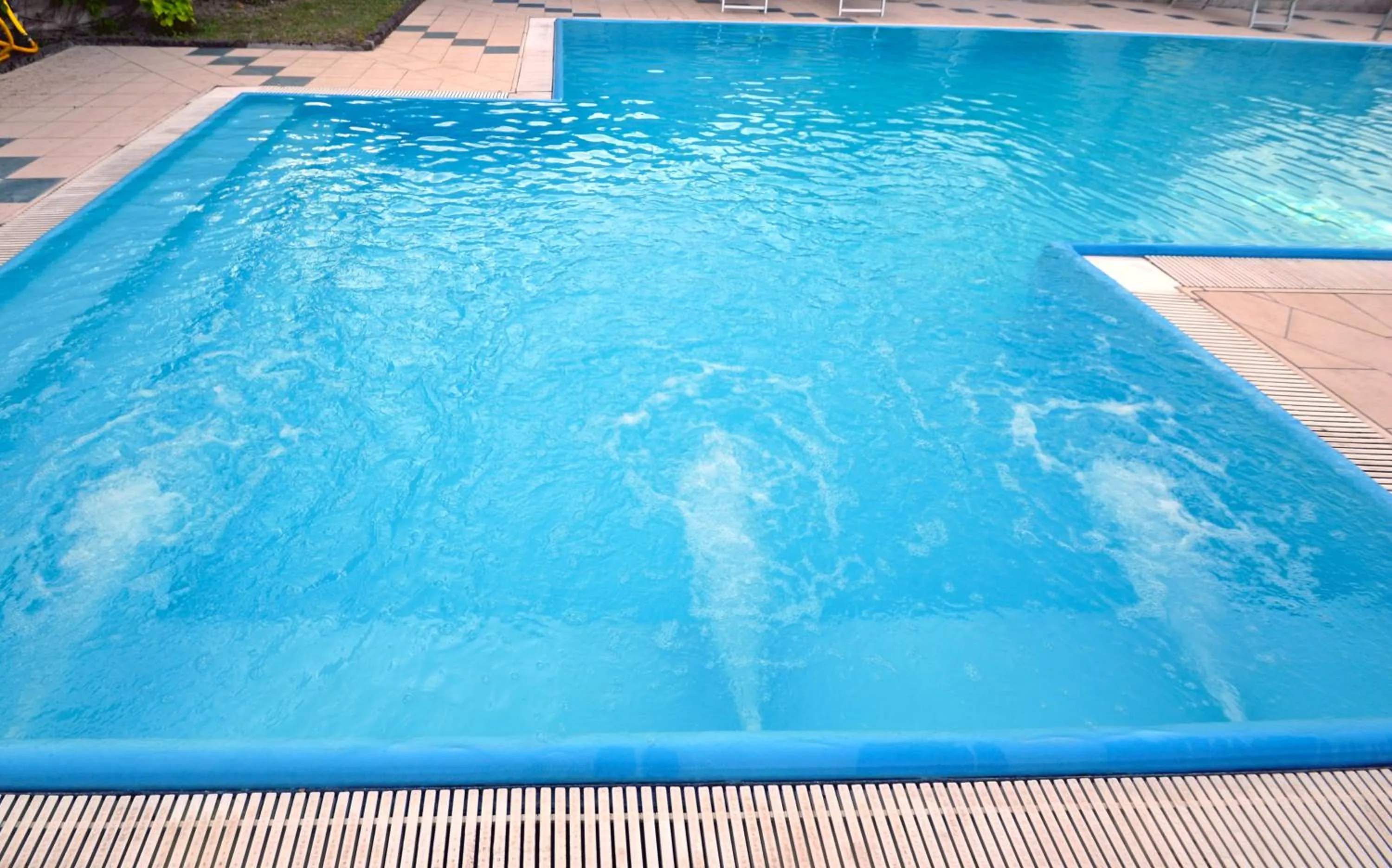 Swimming pool in Hotel Boomerang - Check-in & Meals in front at hotel Sporting