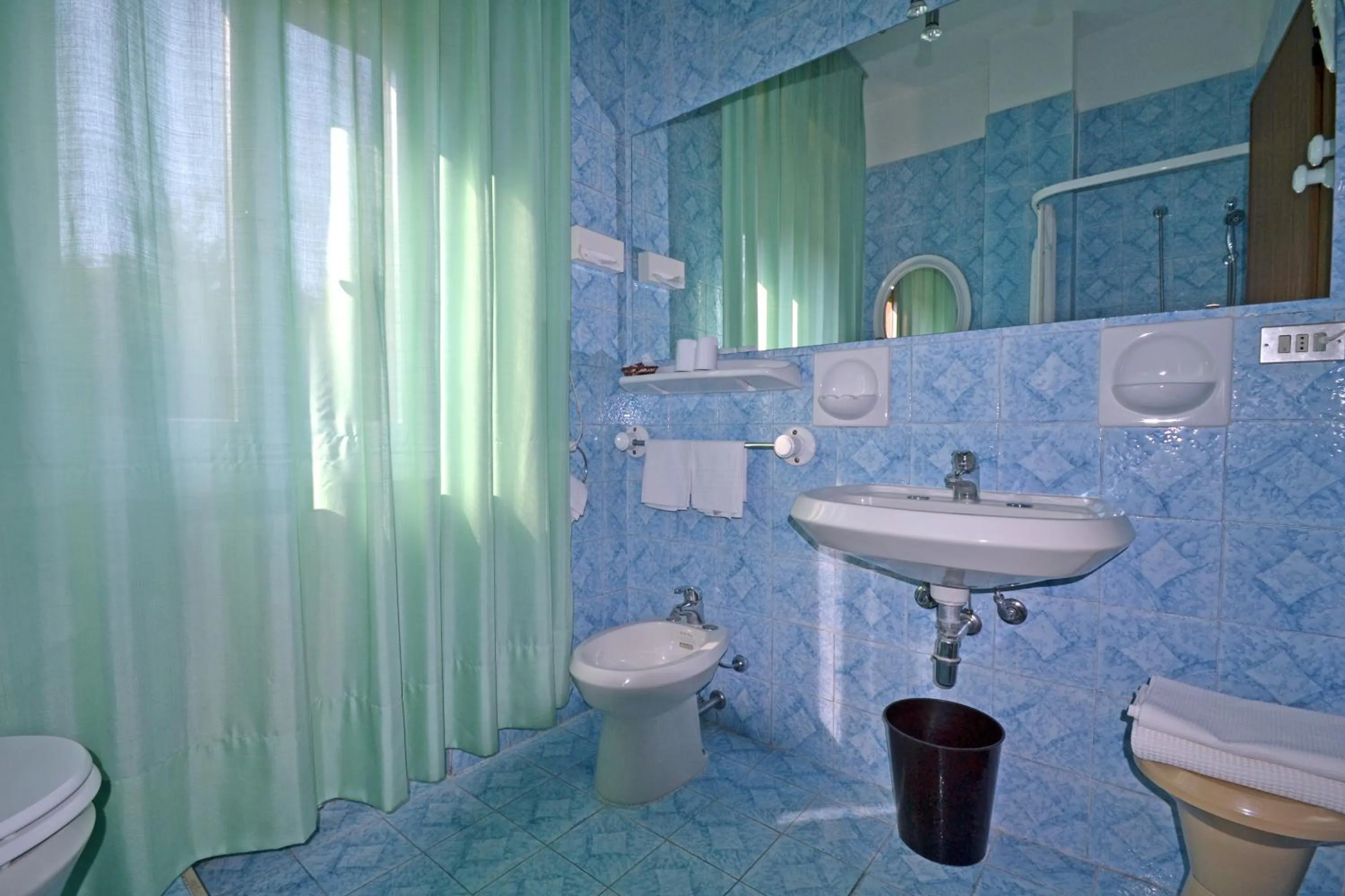 Hotel Boomerang - Check-in & Meals in front at hotel Sporting