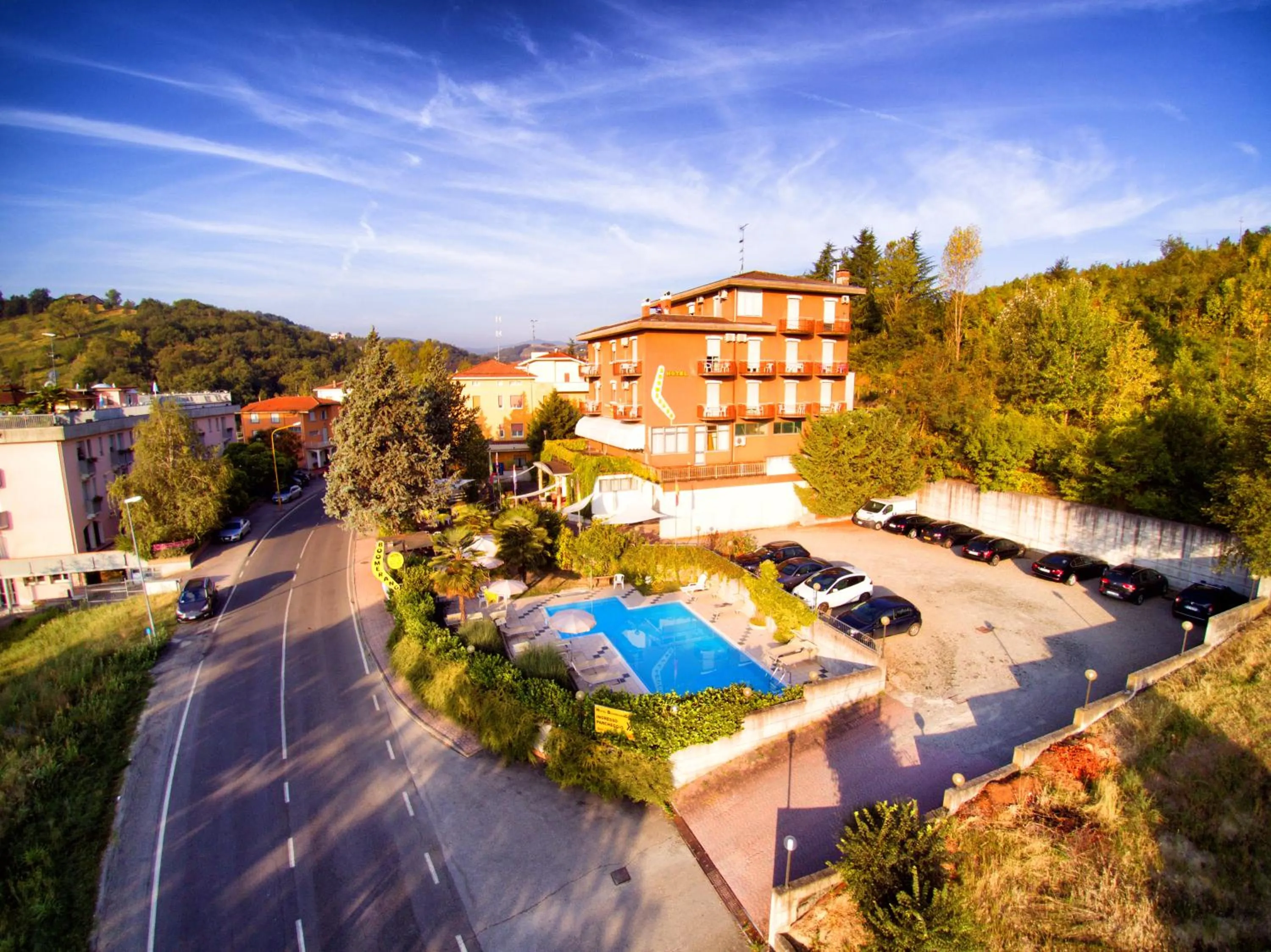 Property building in Hotel Boomerang - Check-in & Meals in front at hotel Sporting