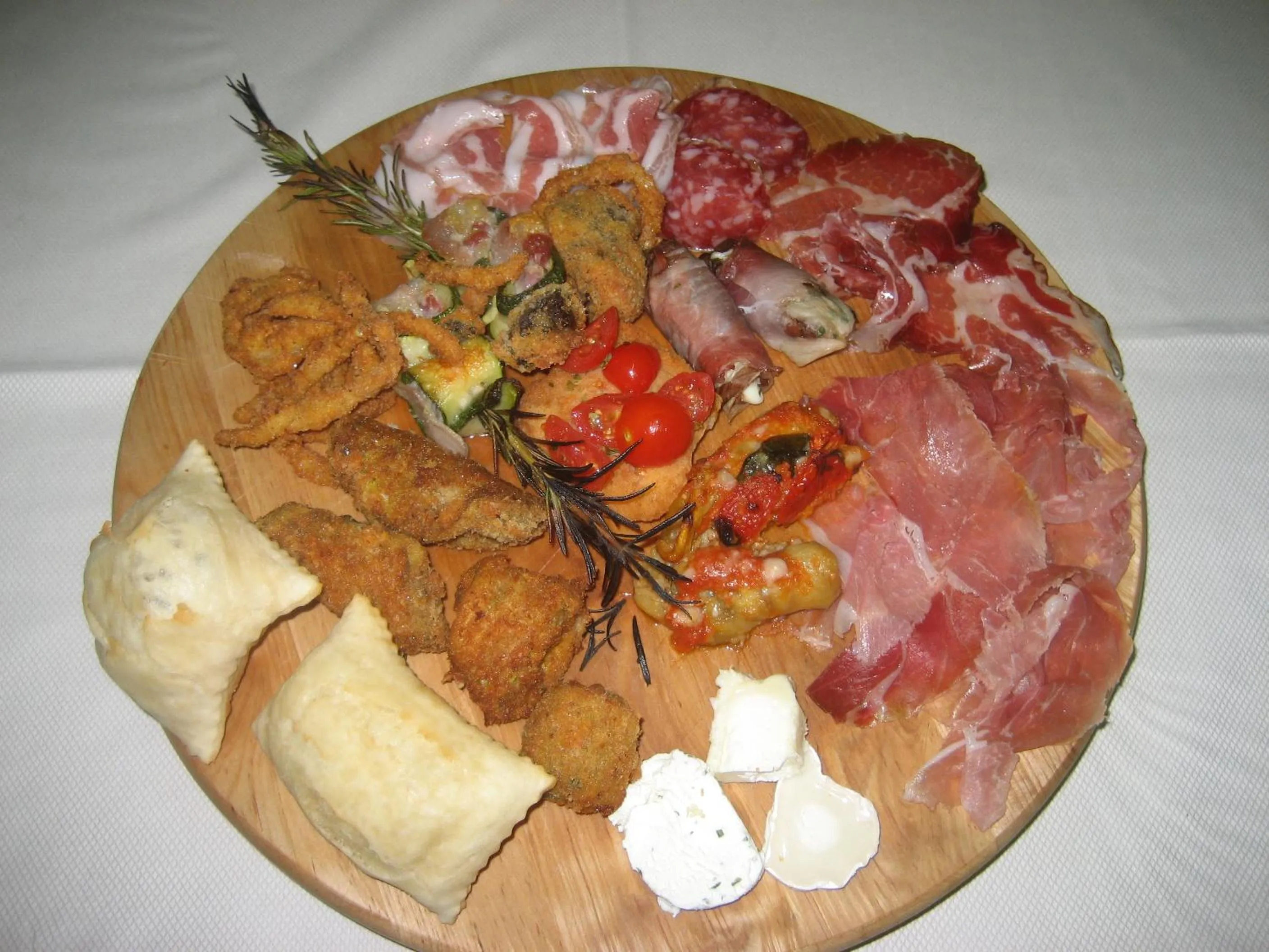 Food and drinks in Hotel Boomerang - Check-in & Meals in front at hotel Sporting