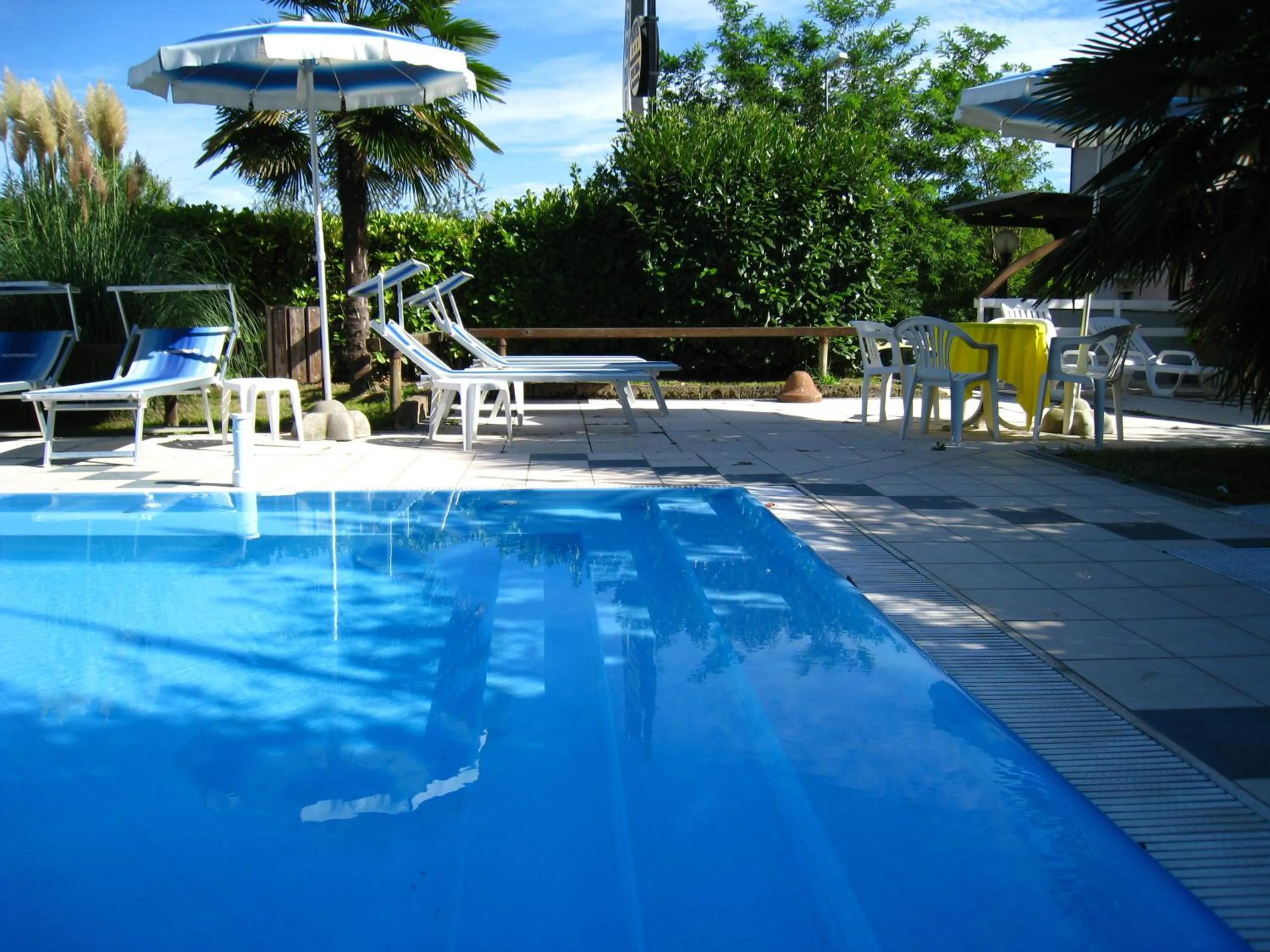 Swimming pool in Hotel Boomerang - Check-in & Meals in front at hotel Sporting