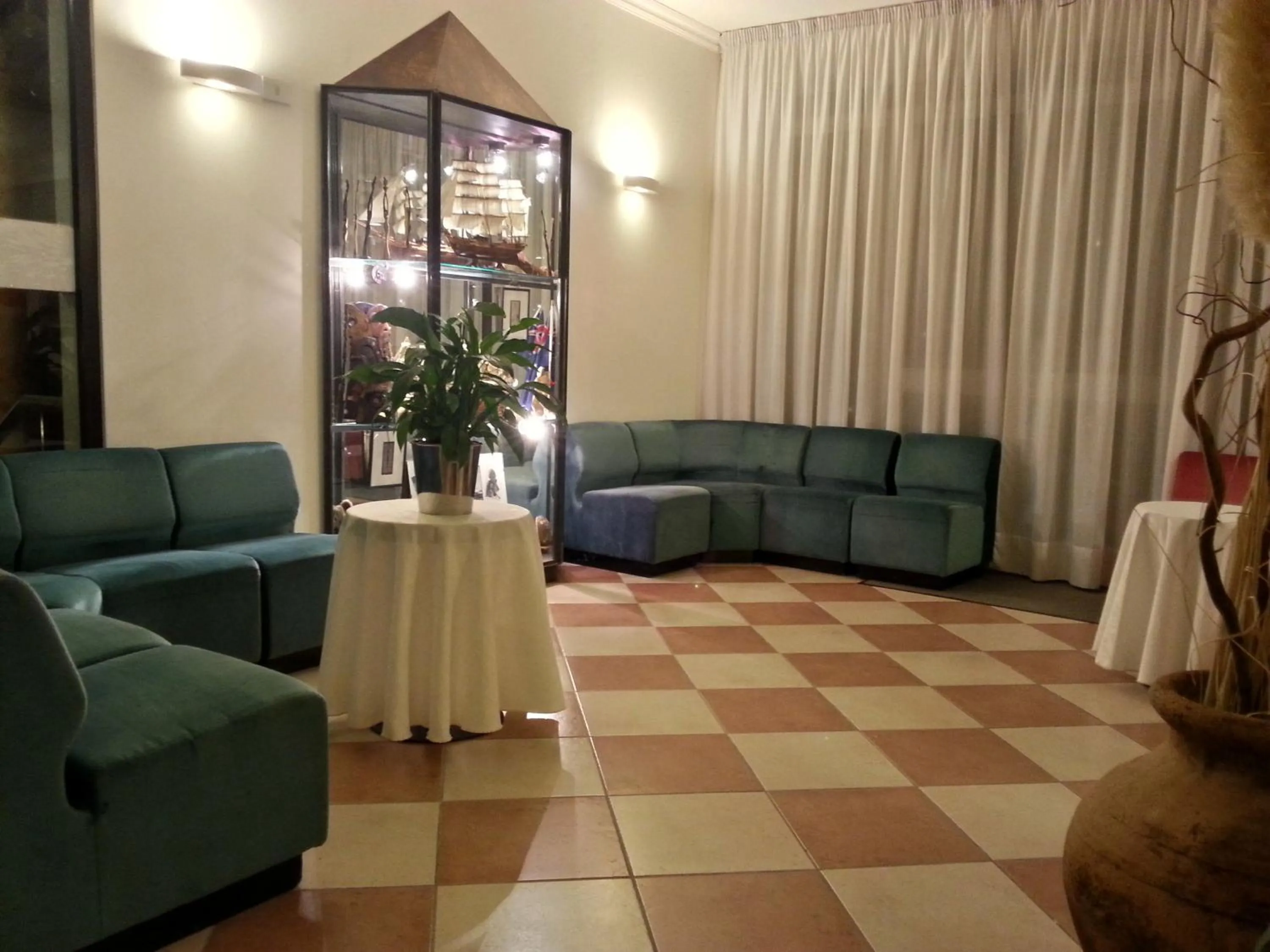 Lobby or reception in Hotel Boomerang - Check-in & Meals in front at hotel Sporting