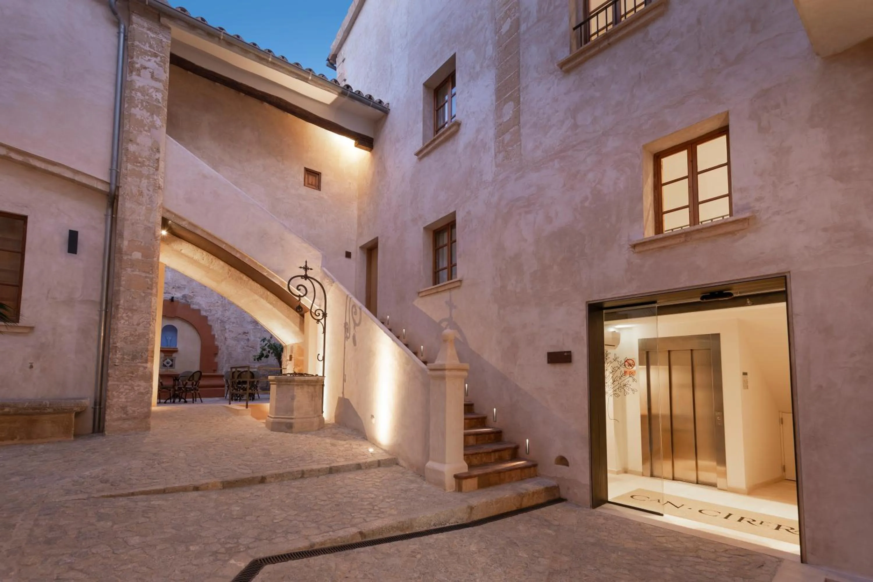 Patio in Hotel Can Cirera