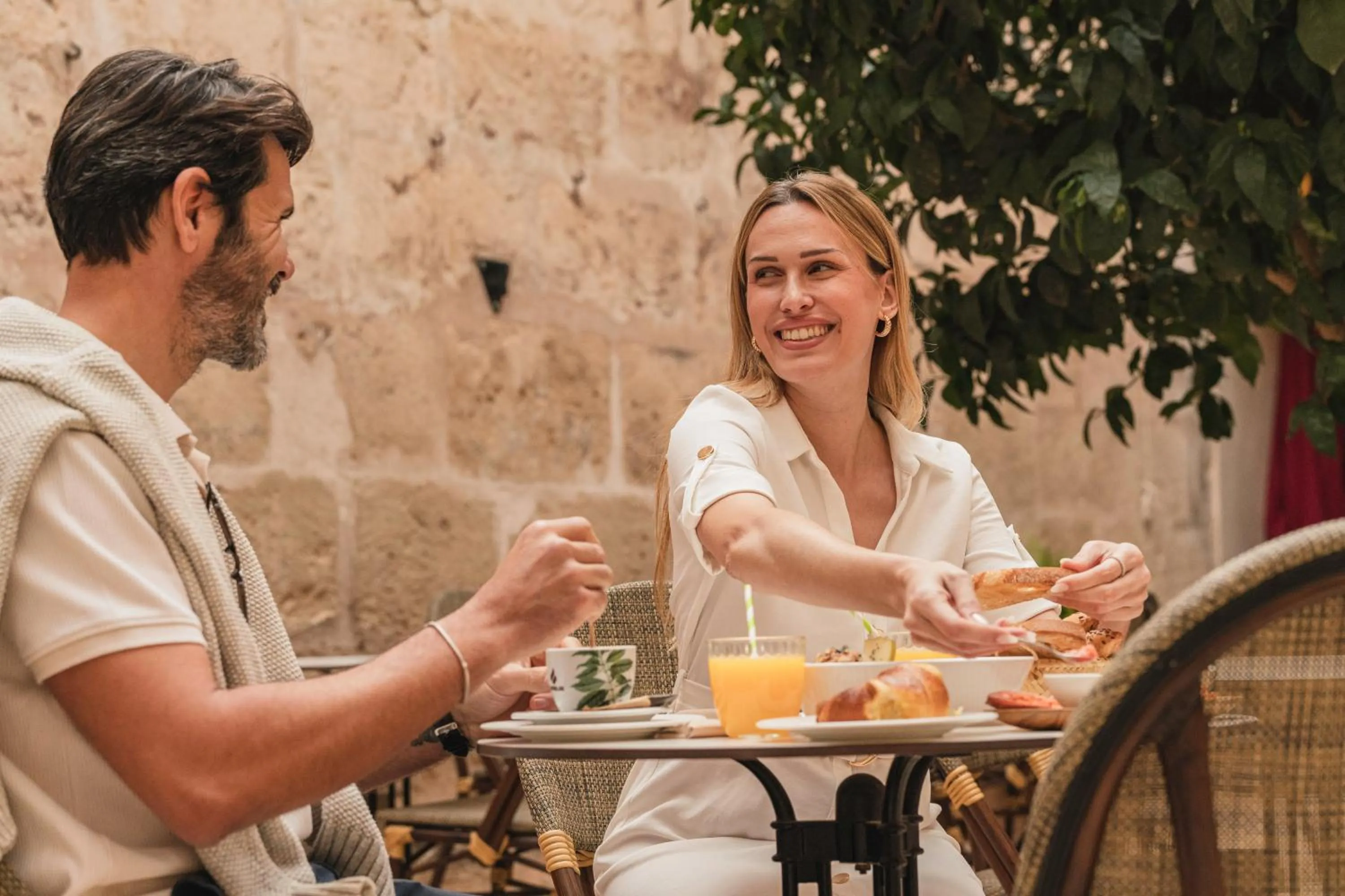 Food and drinks in Hotel Can Cirera