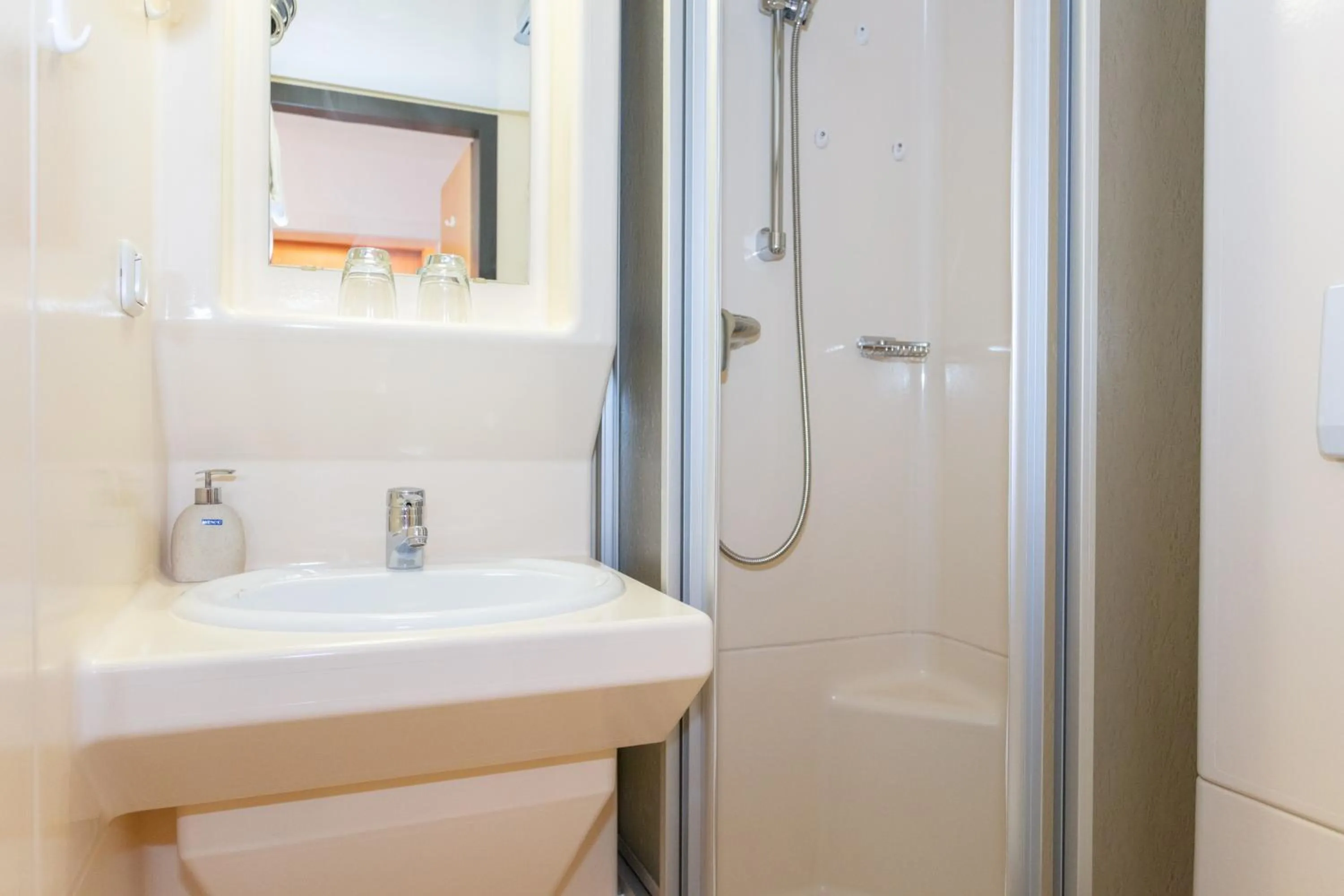 Bathroom in Schmittental Pension Self-Check-In