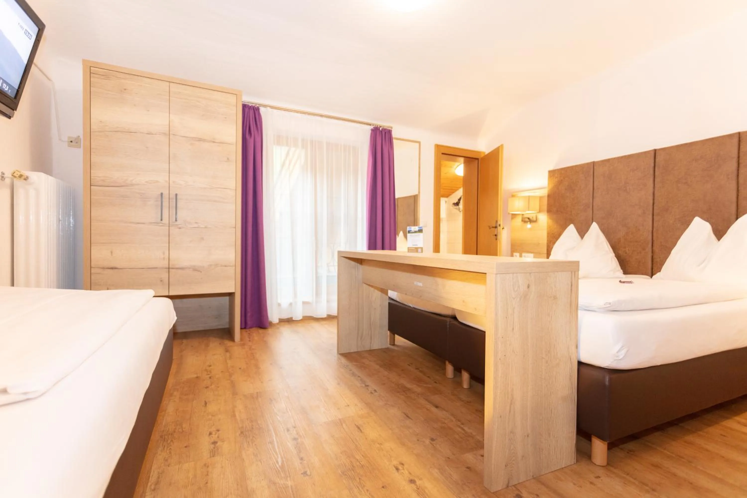 Photo of the whole room in Schmittental Pension Self-Check-In