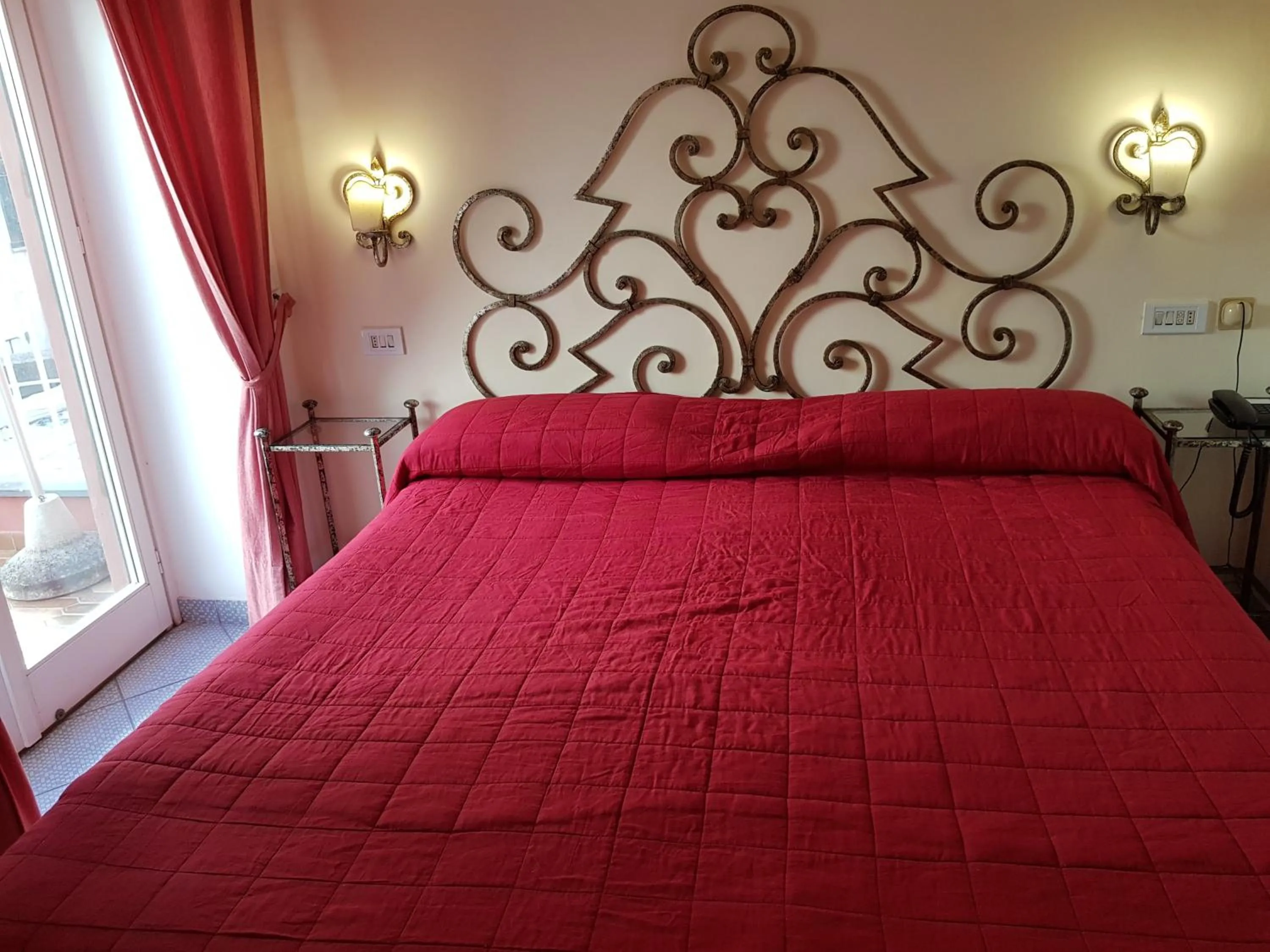 Bed in Palatium Mari