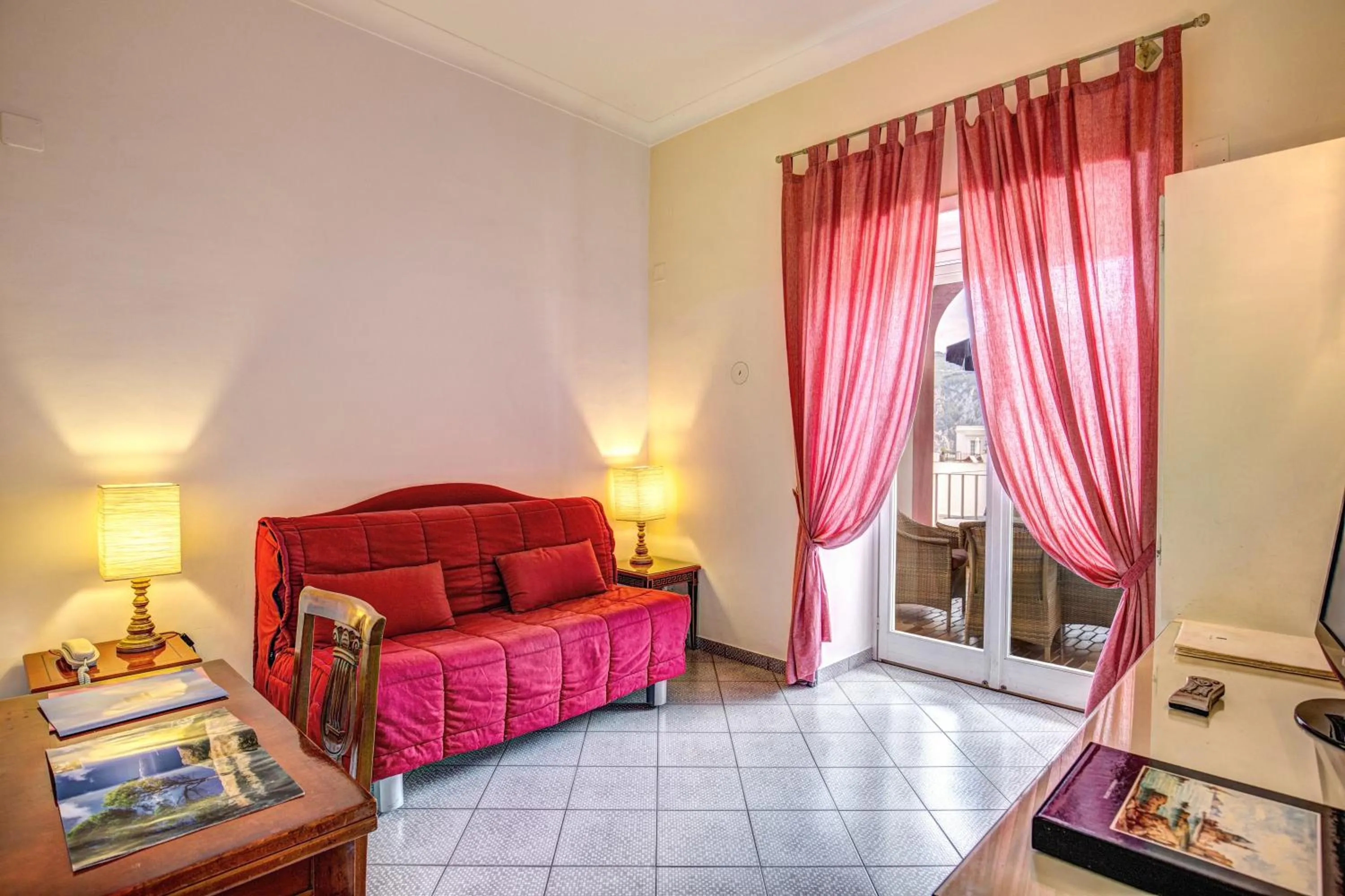 Day, Bed in Palatium Mari