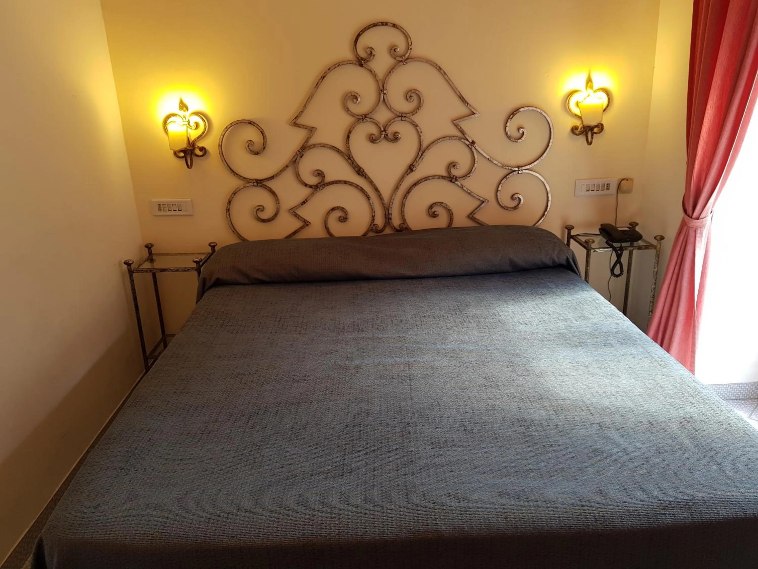 Bed in Palatium Mari