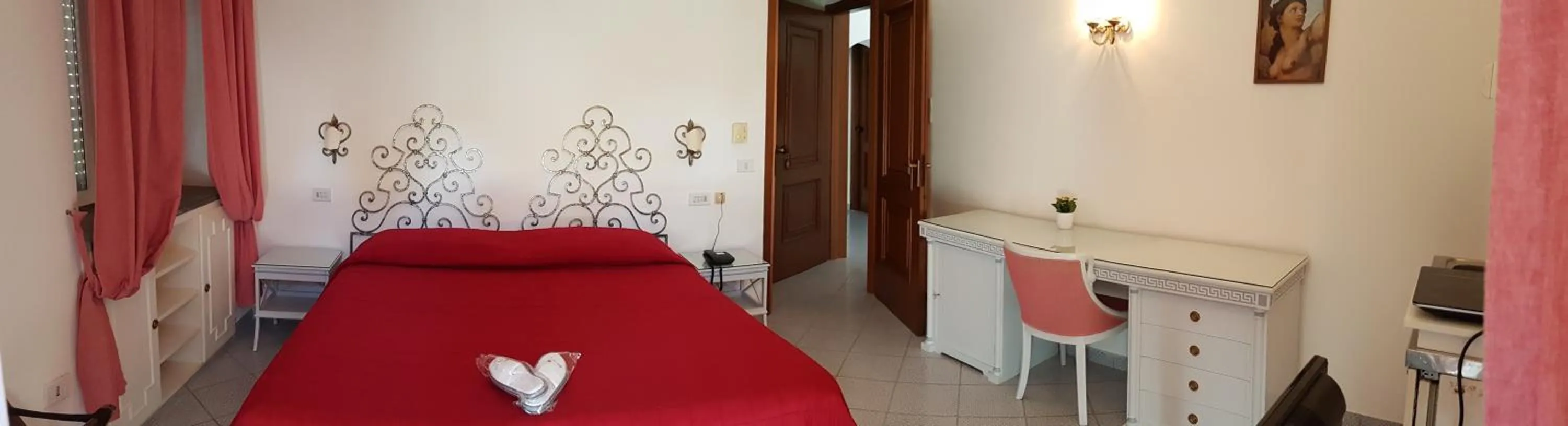 Photo of the whole room, Bed in Palatium Mari