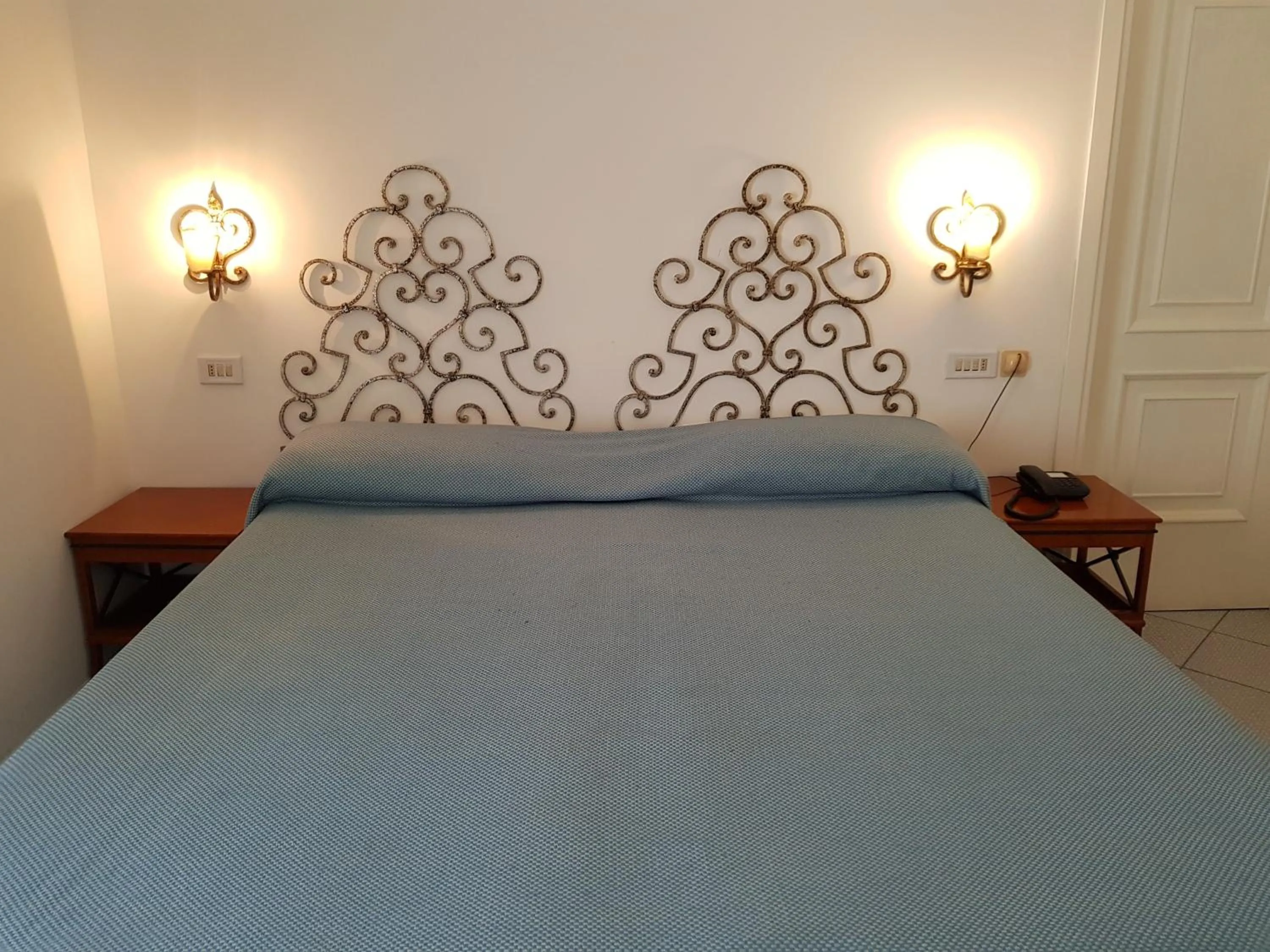 Bed in Palatium Mari