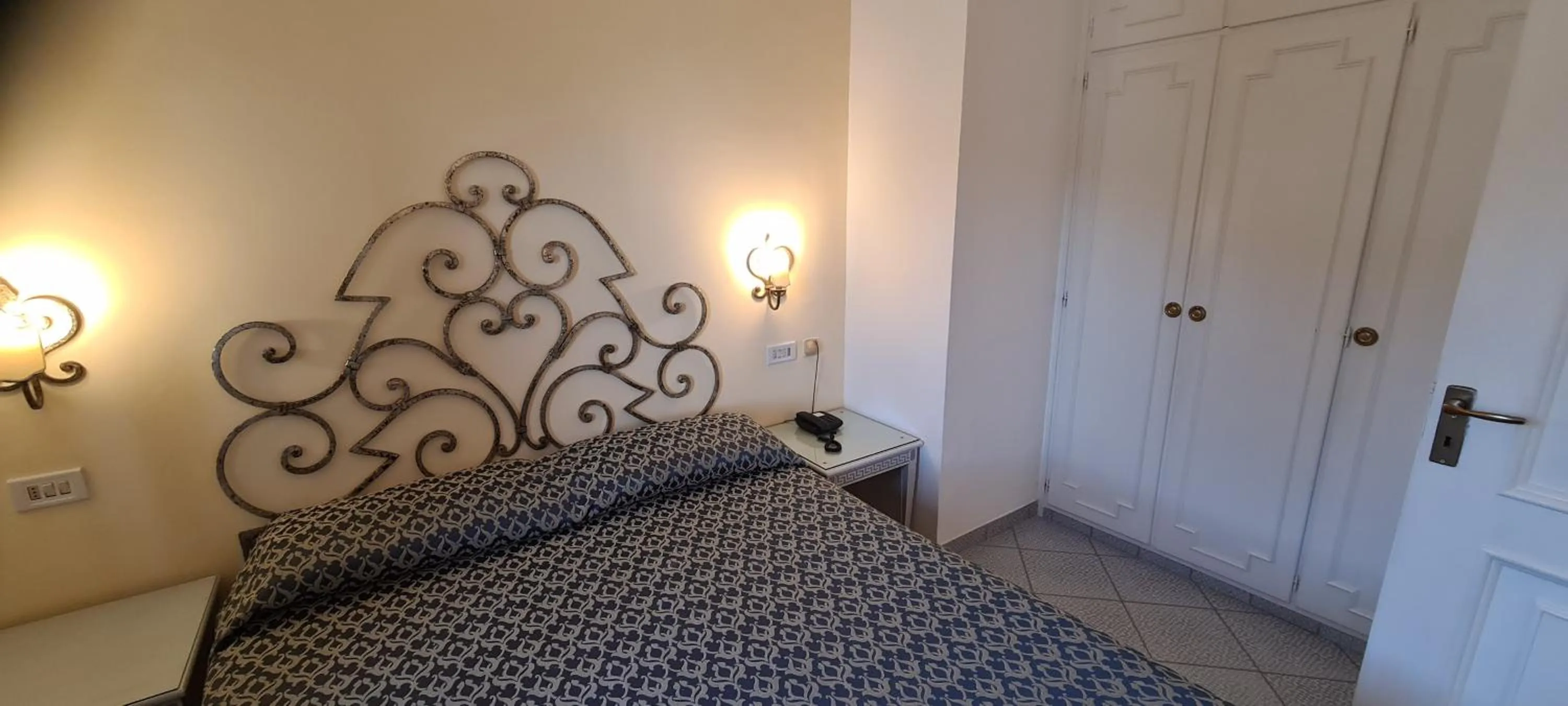 Bed in Palatium Mari