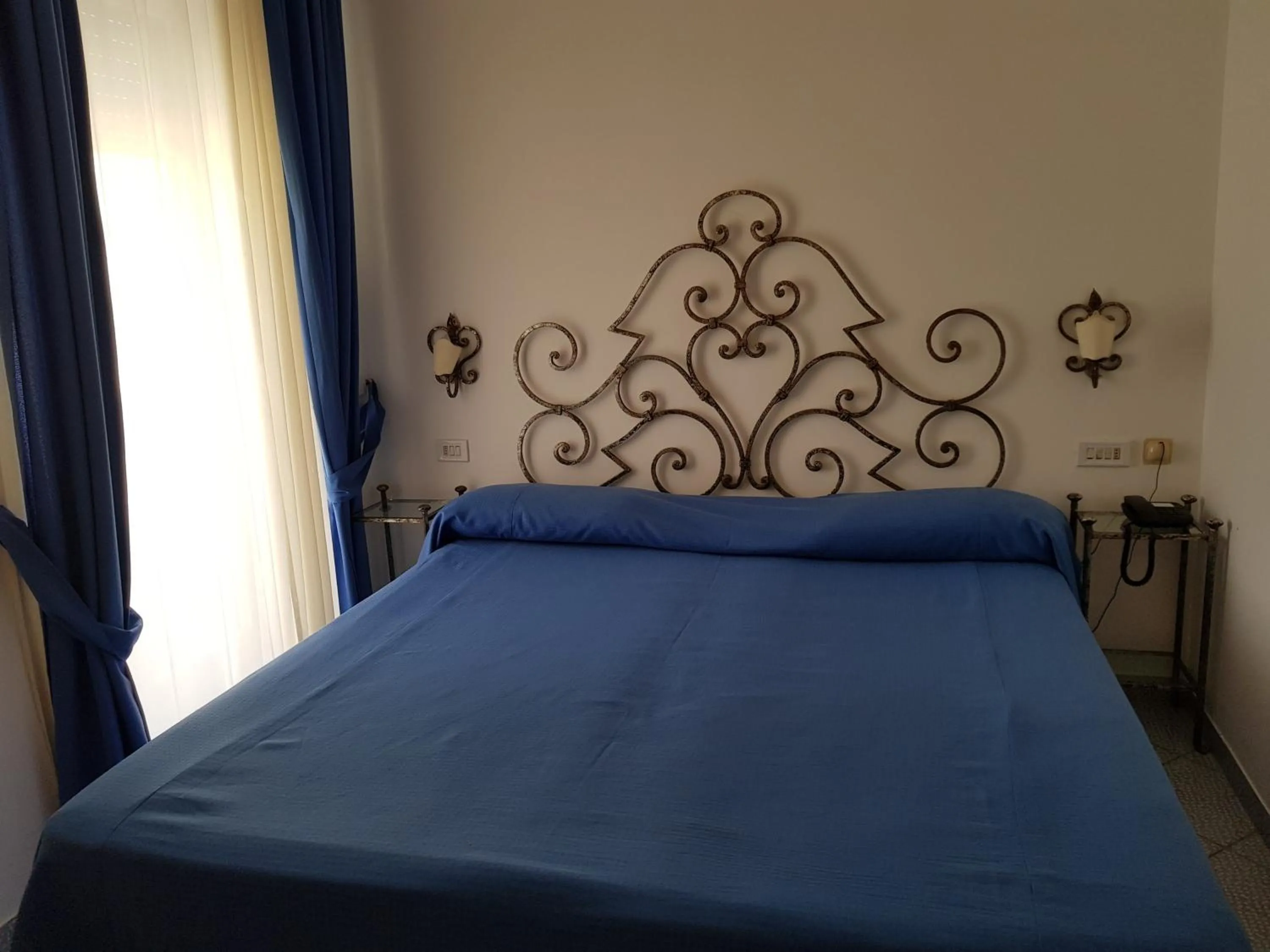 Bed in Palatium Mari
