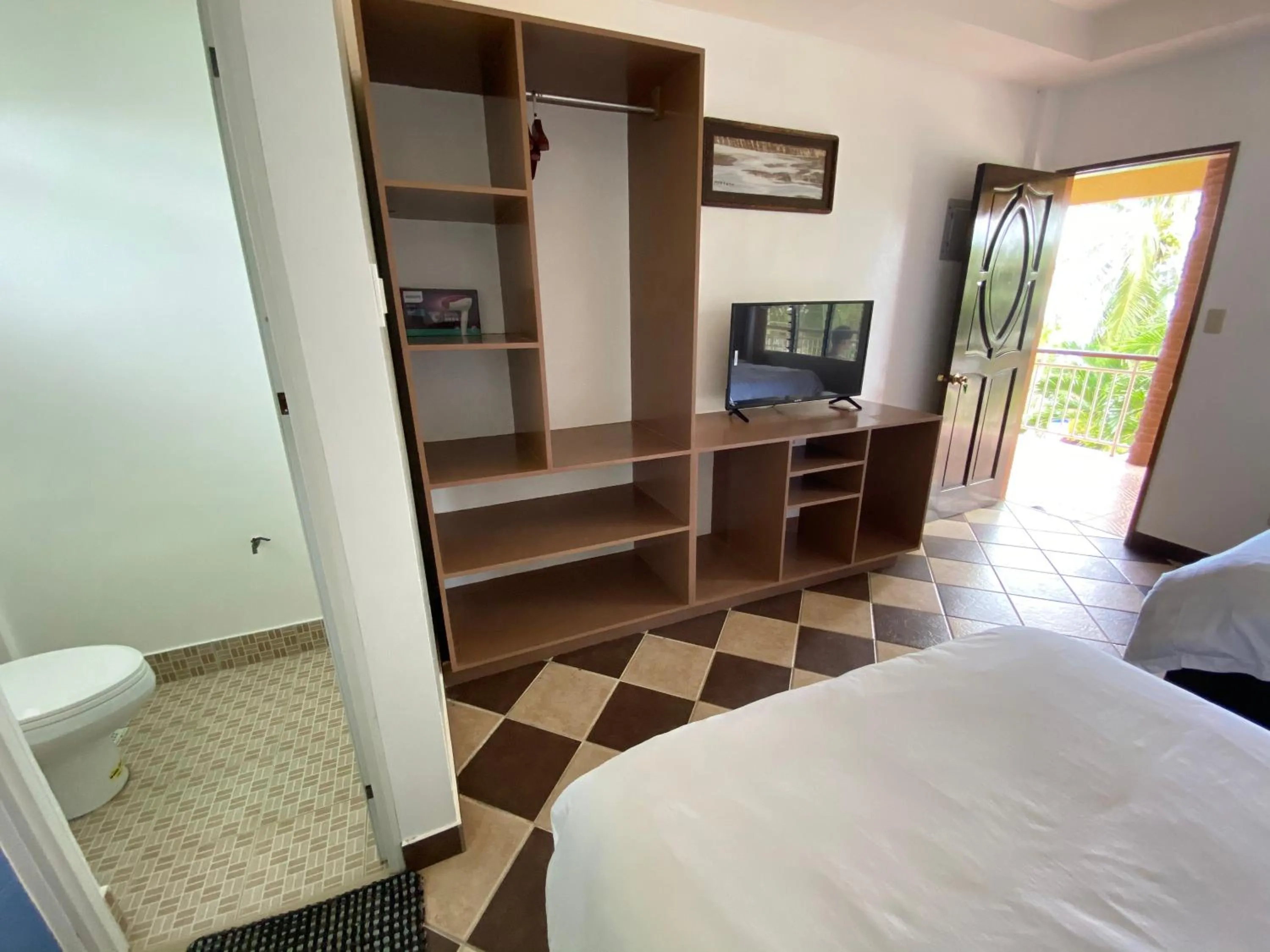 TV and multimedia, Bed in Azure Camotes Resort Hotel