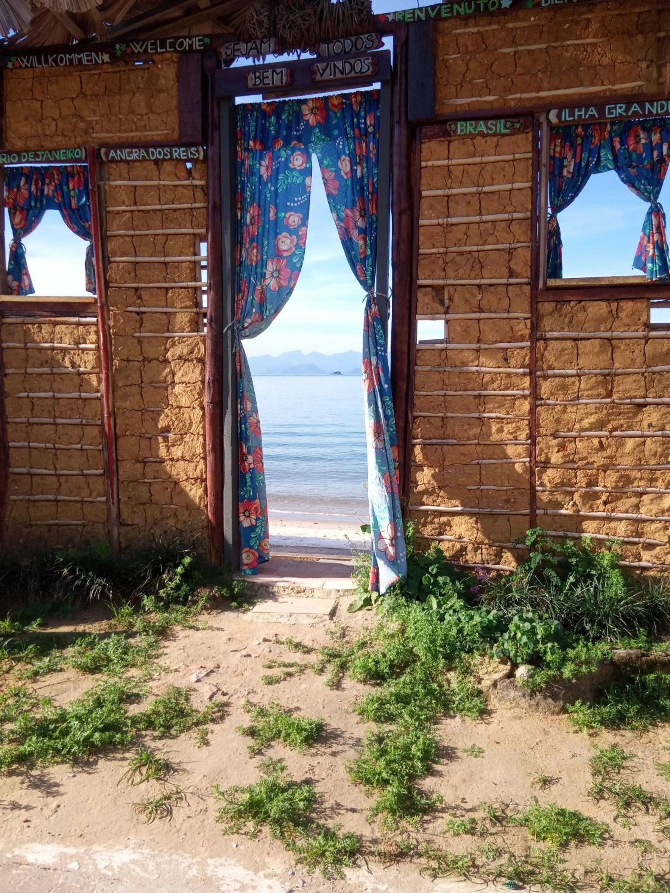 Natural landscape in Bela Casa Quartos e Hostel Ilha Grande