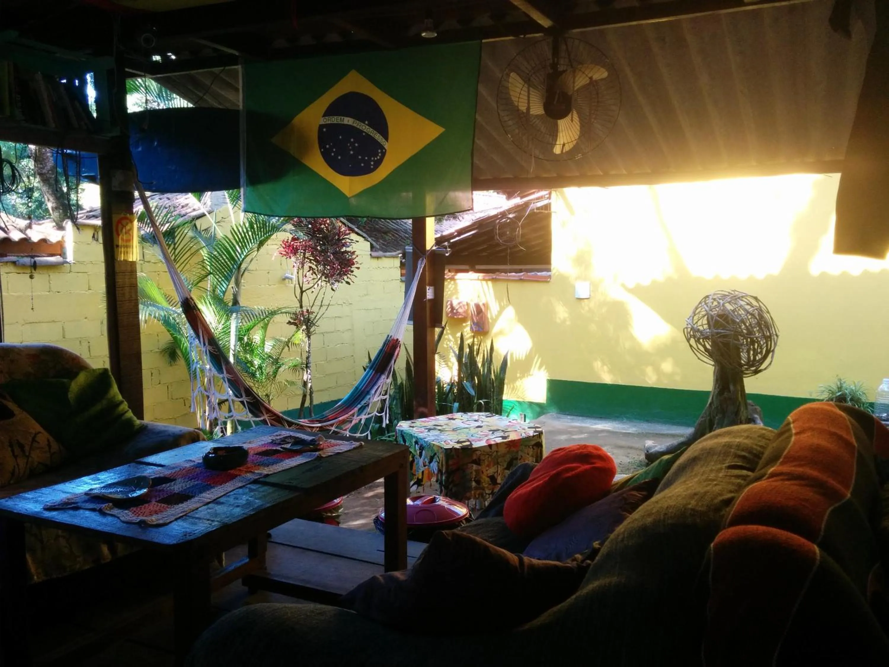 Library in Bela Casa Quartos e Hostel Ilha Grande