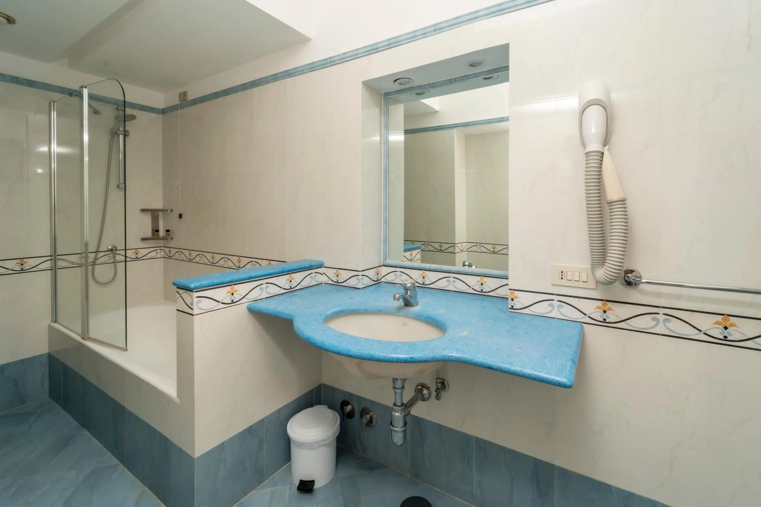 Shower in Hotel Bellavista