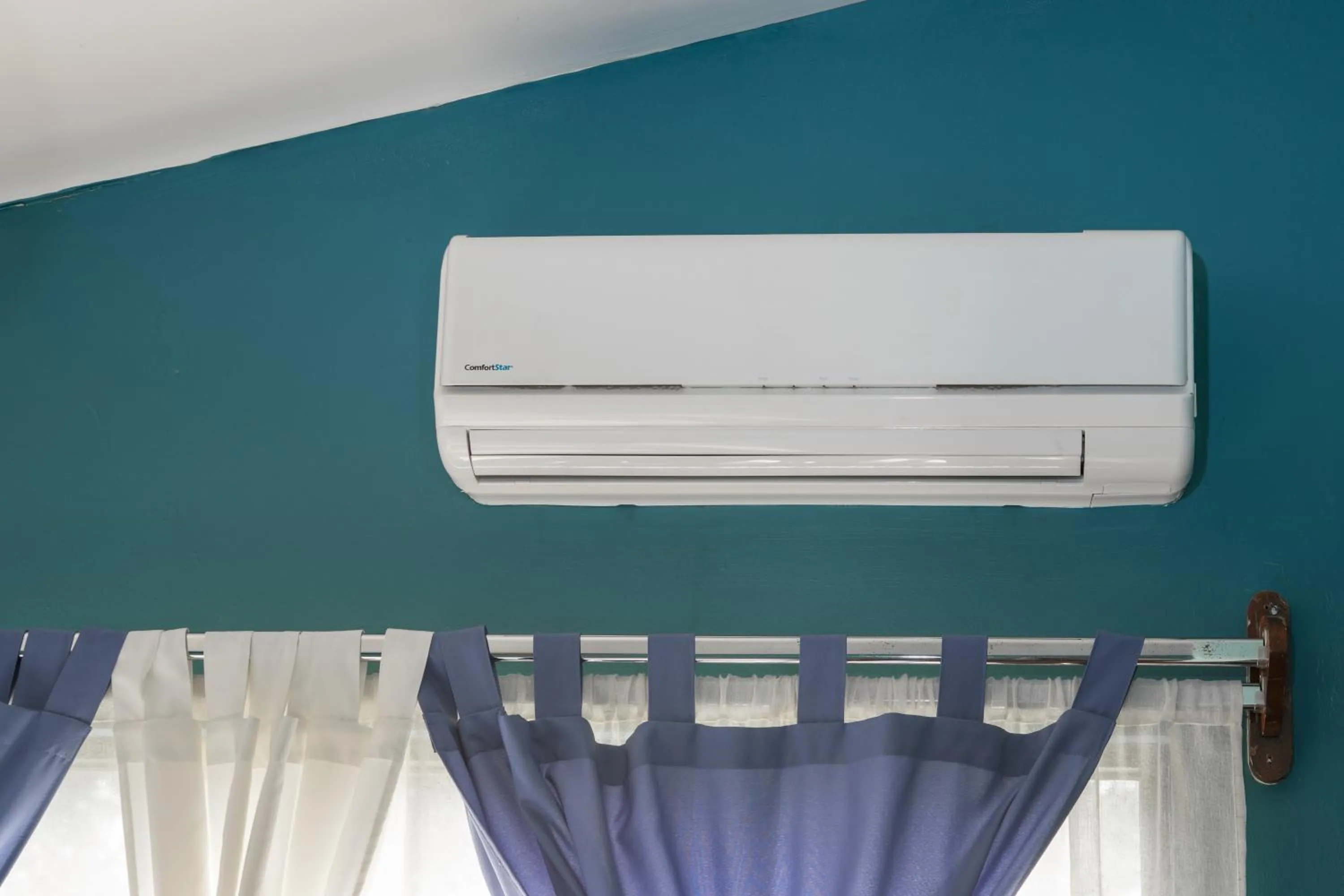 air conditioner in Hotel y Bungalows El Jardín