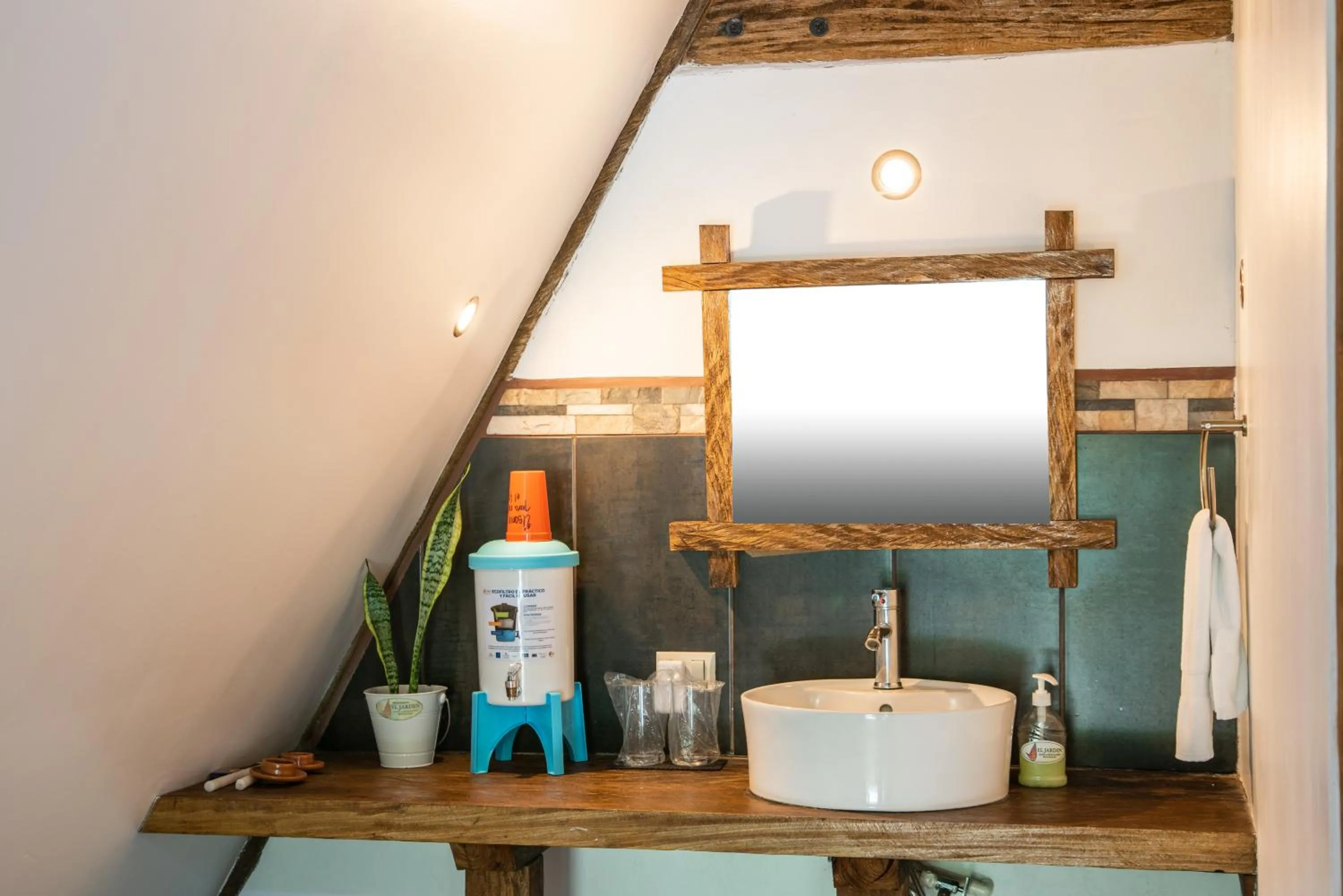 Bathroom in Hotel y Bungalows El Jardín