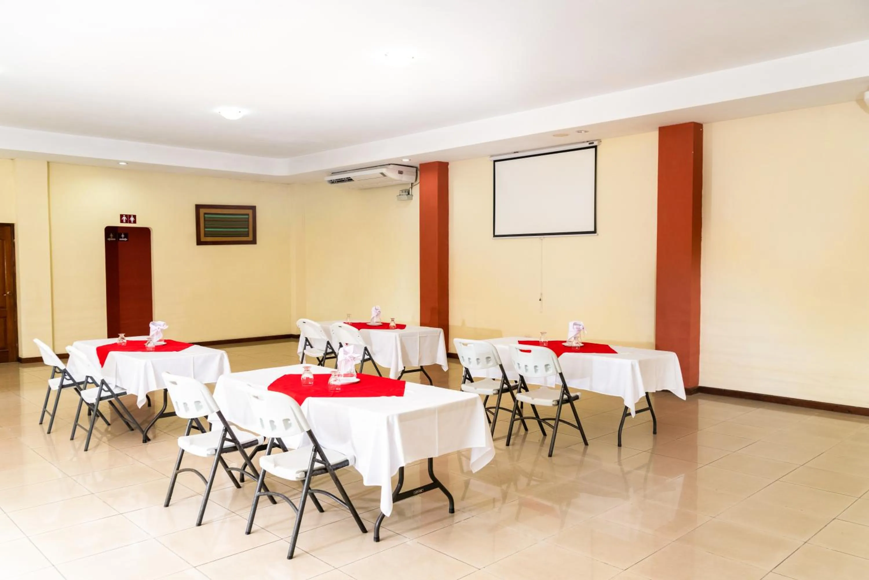 Business facilities in Hotel El Arco