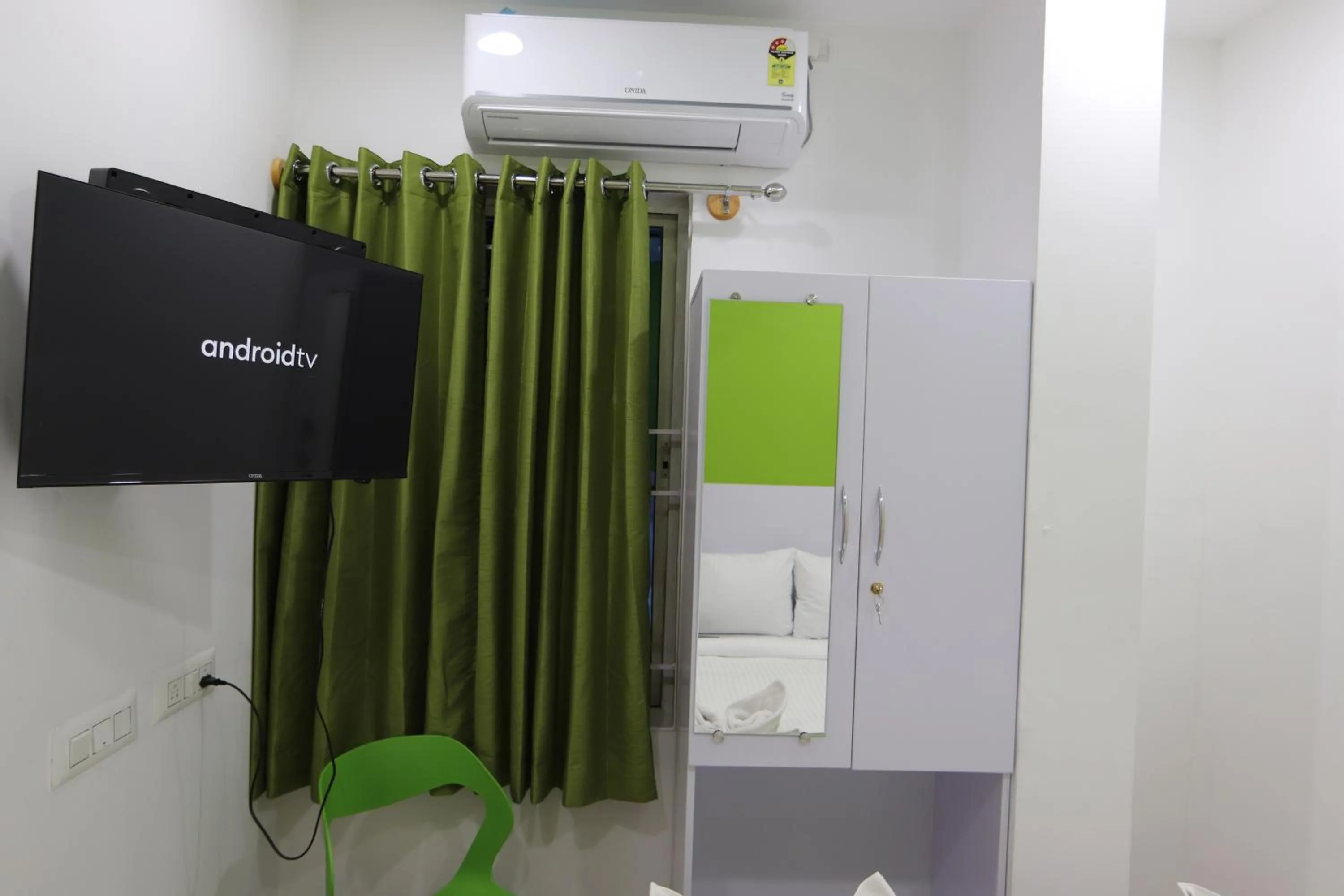 TV and multimedia in Athulya Stays