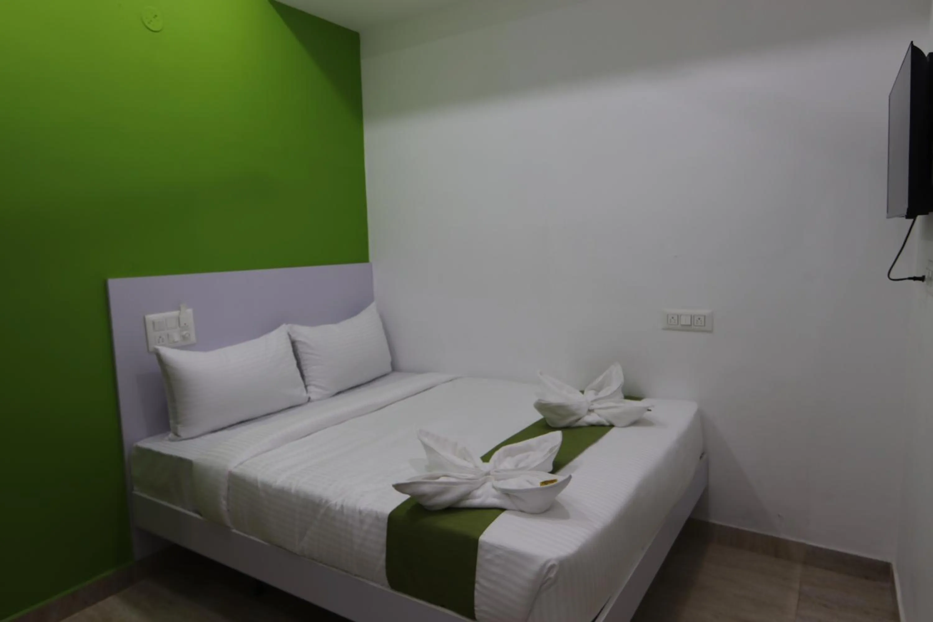 TV and multimedia, Bed in Athulya Stays