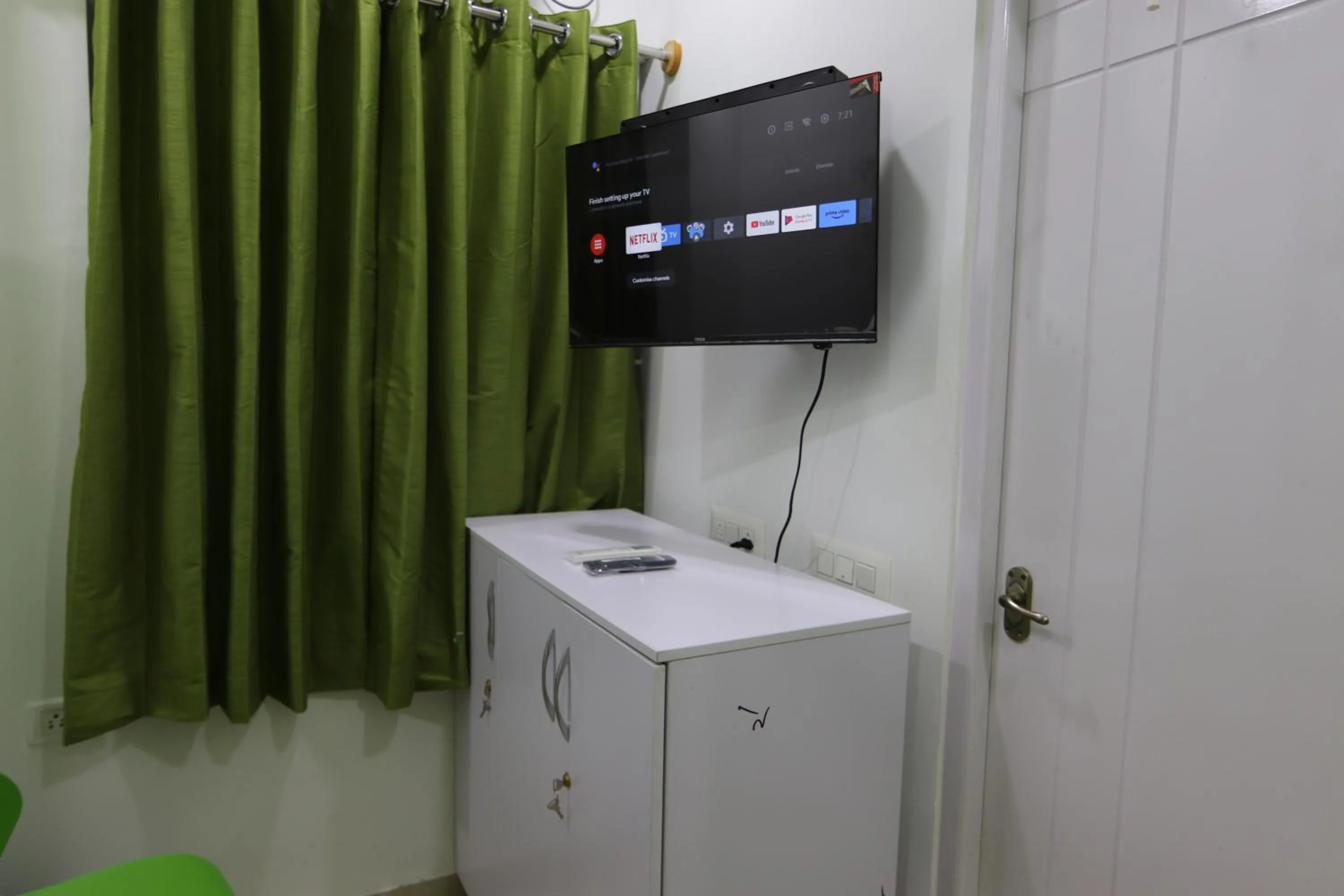 TV and multimedia in Athulya Stays