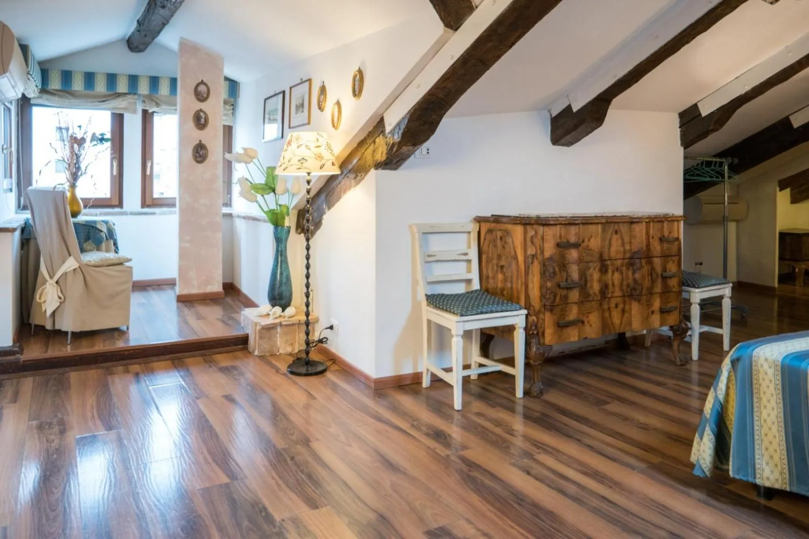 Living room, Bed in Corte Canal Venice
