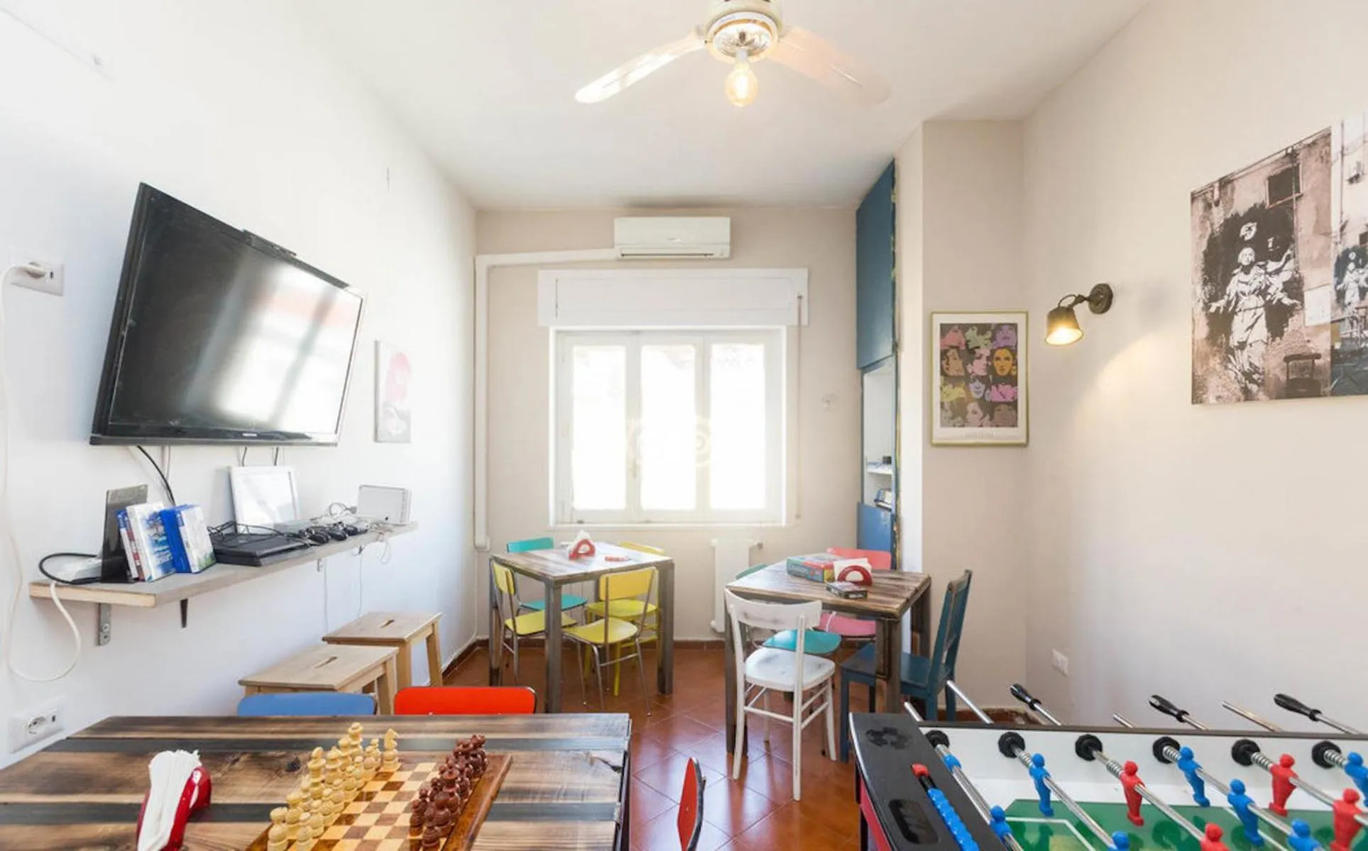 Communal lounge/ TV room in Hostel of the Sun