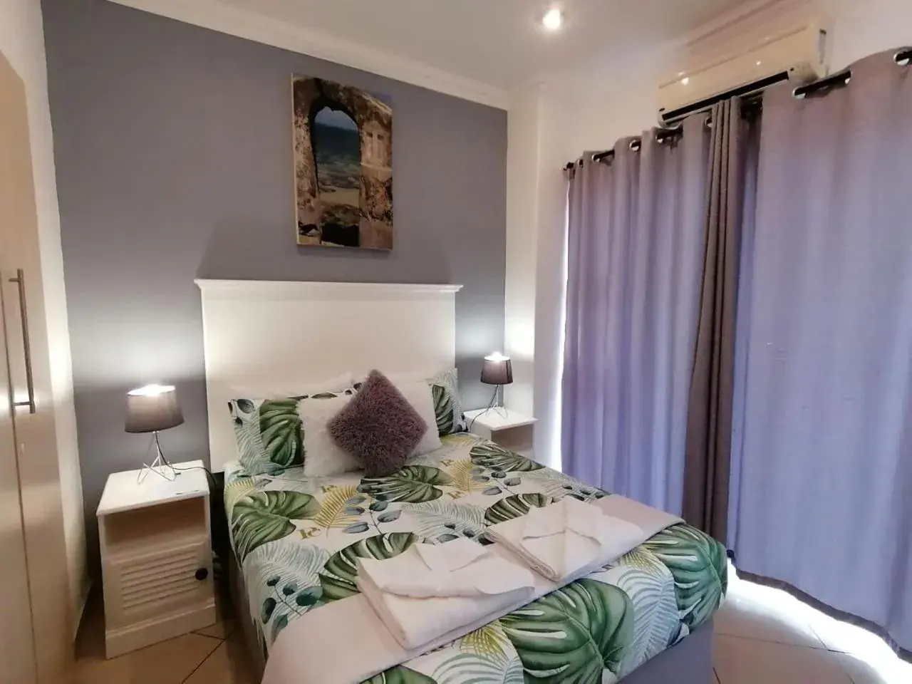 Budget Double Room in Palm View Guest House Budget Double Room in Palm View Guest House