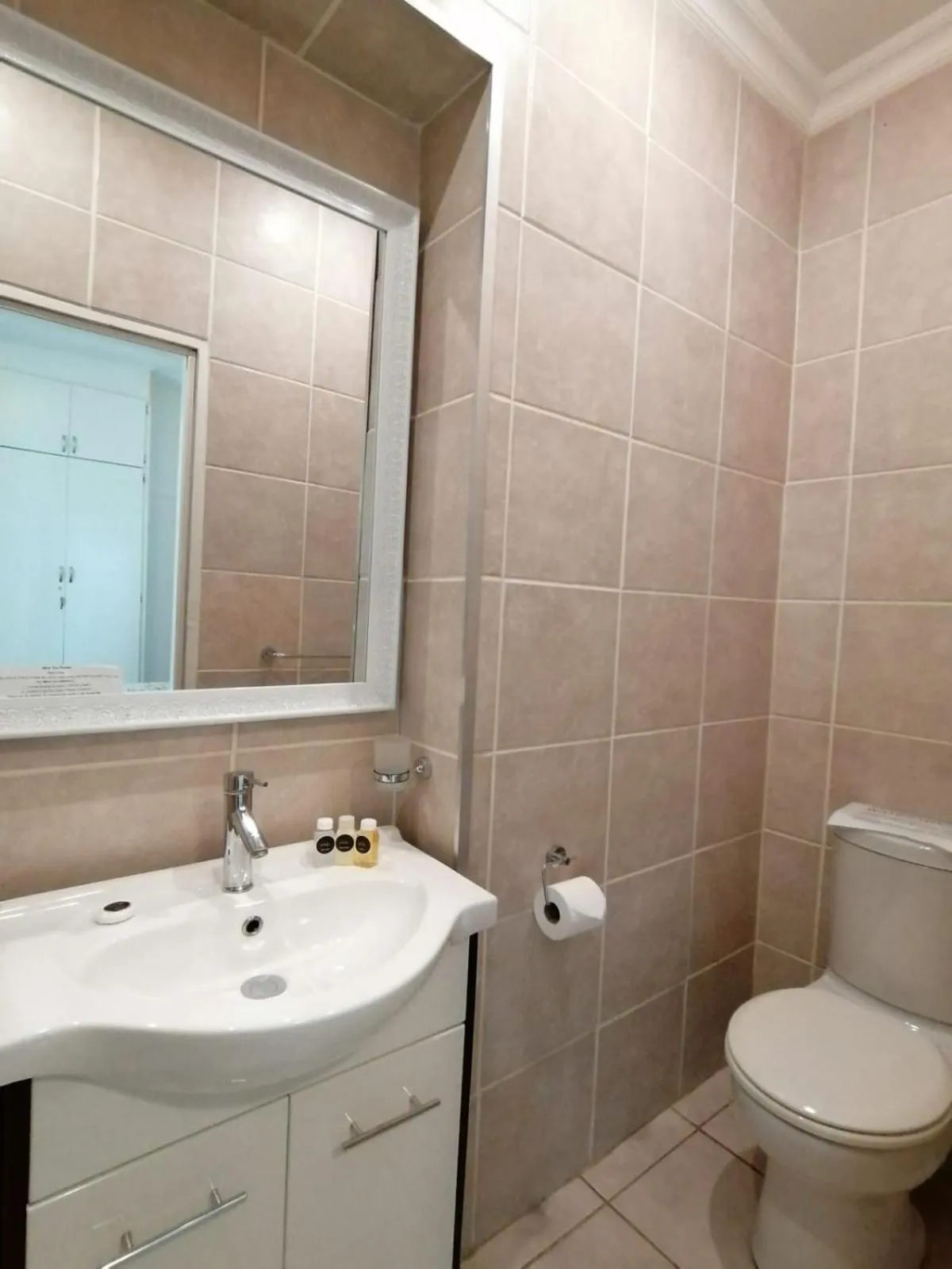 Bathroom in Palm View Guest House