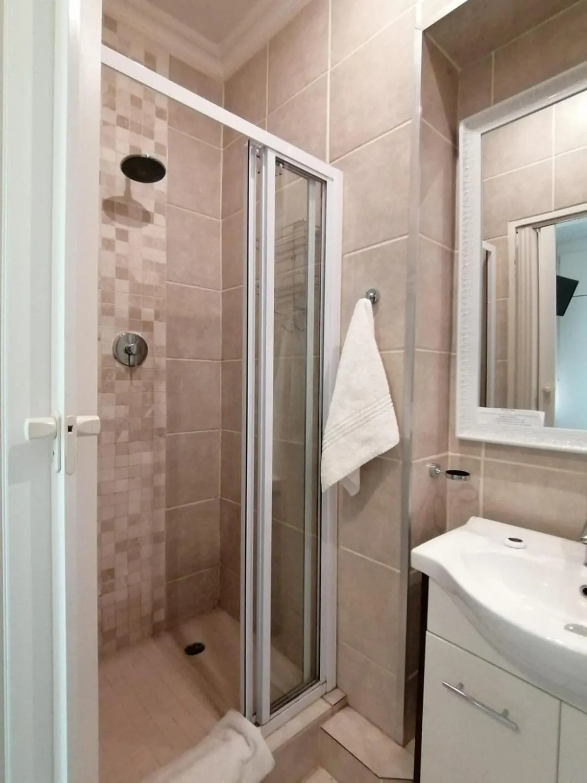 Bathroom in Palm View Guest House