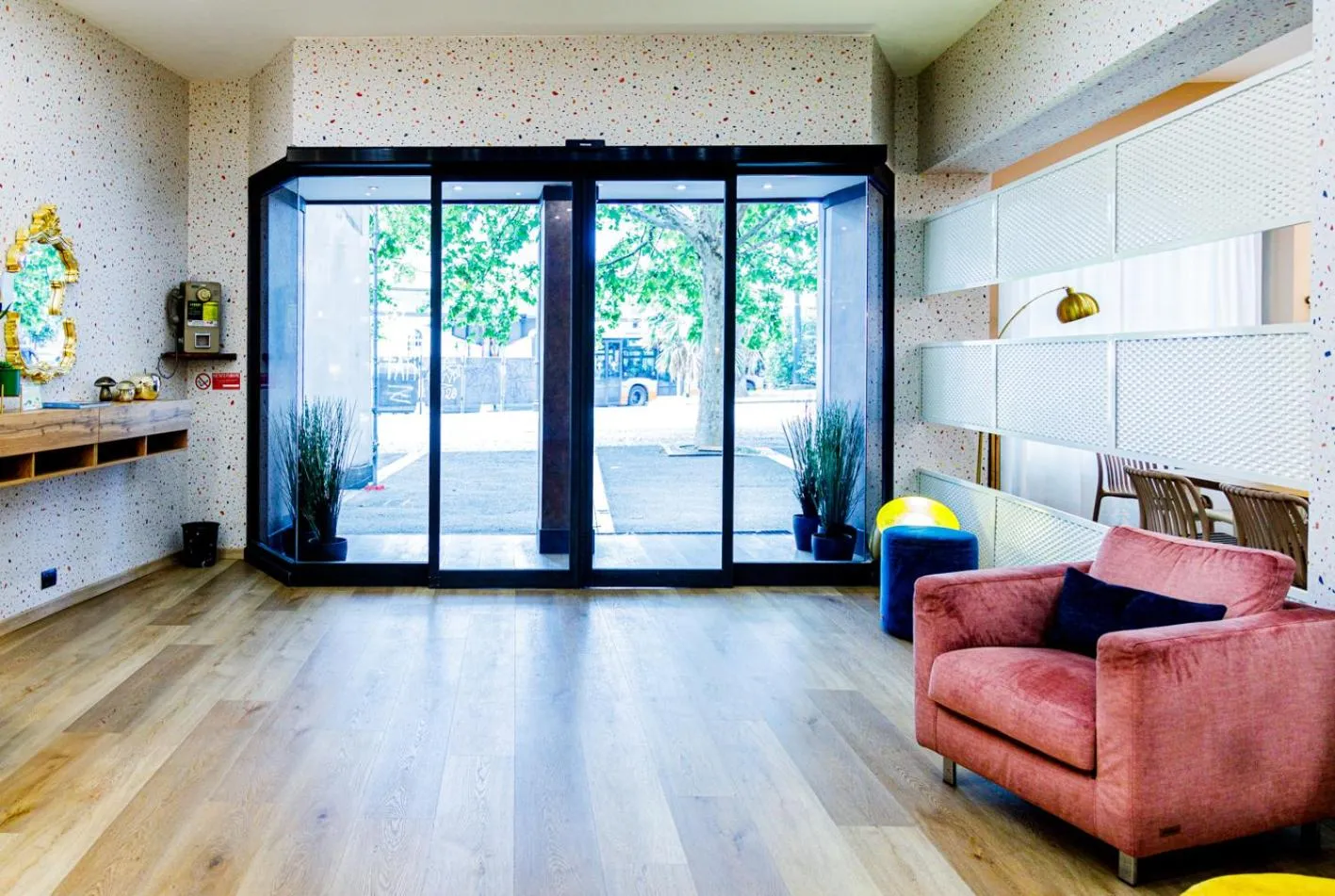 Communal lounge/ TV room in Hotel La Superba