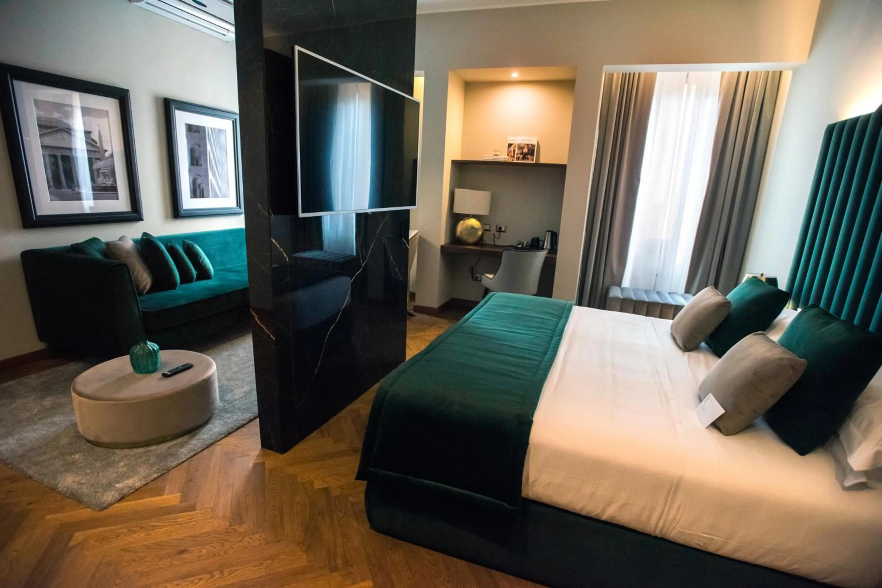 Bedroom, Bed in Antico Albergo del Sole al Pantheon