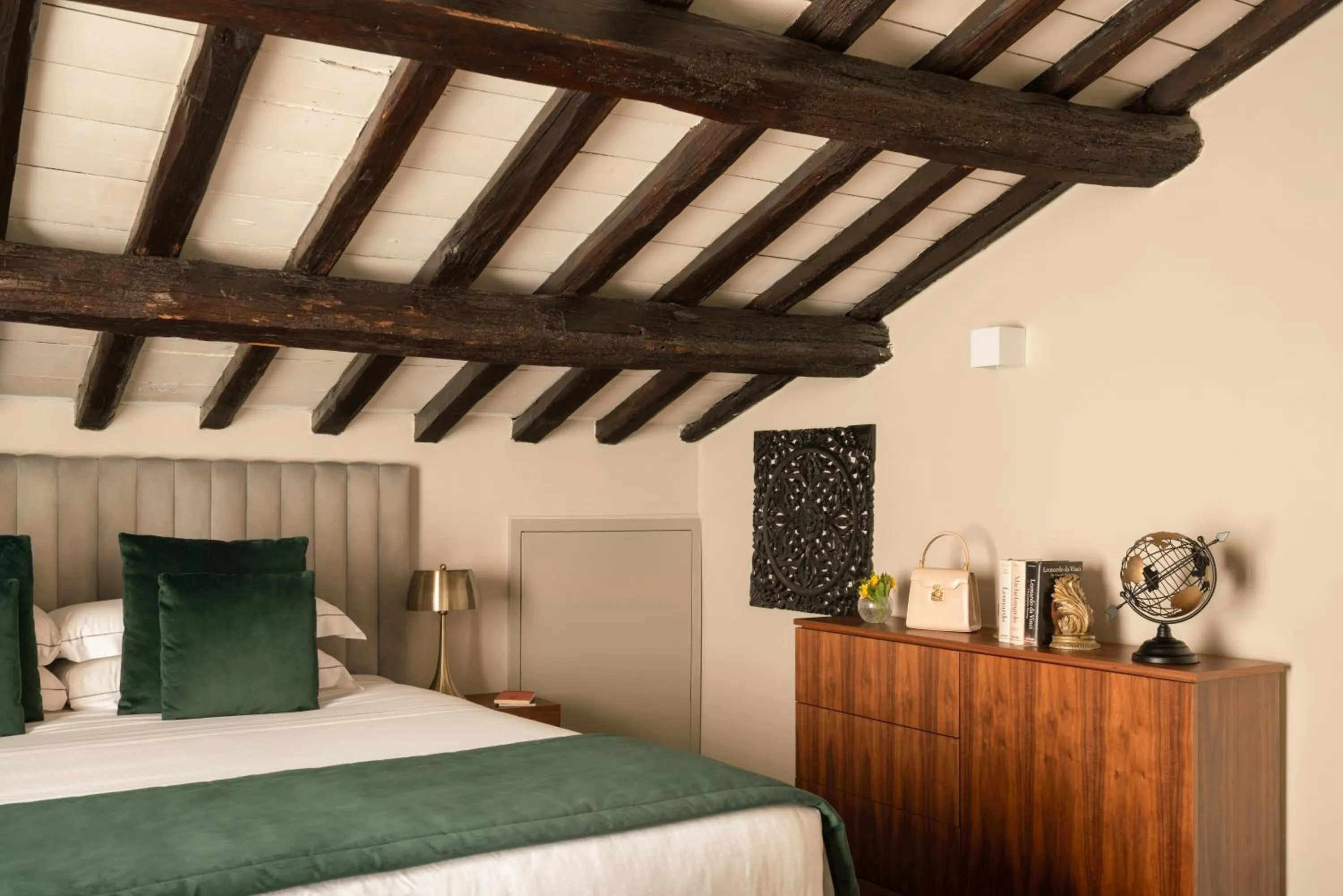 Bed in Antico Albergo del Sole al Pantheon