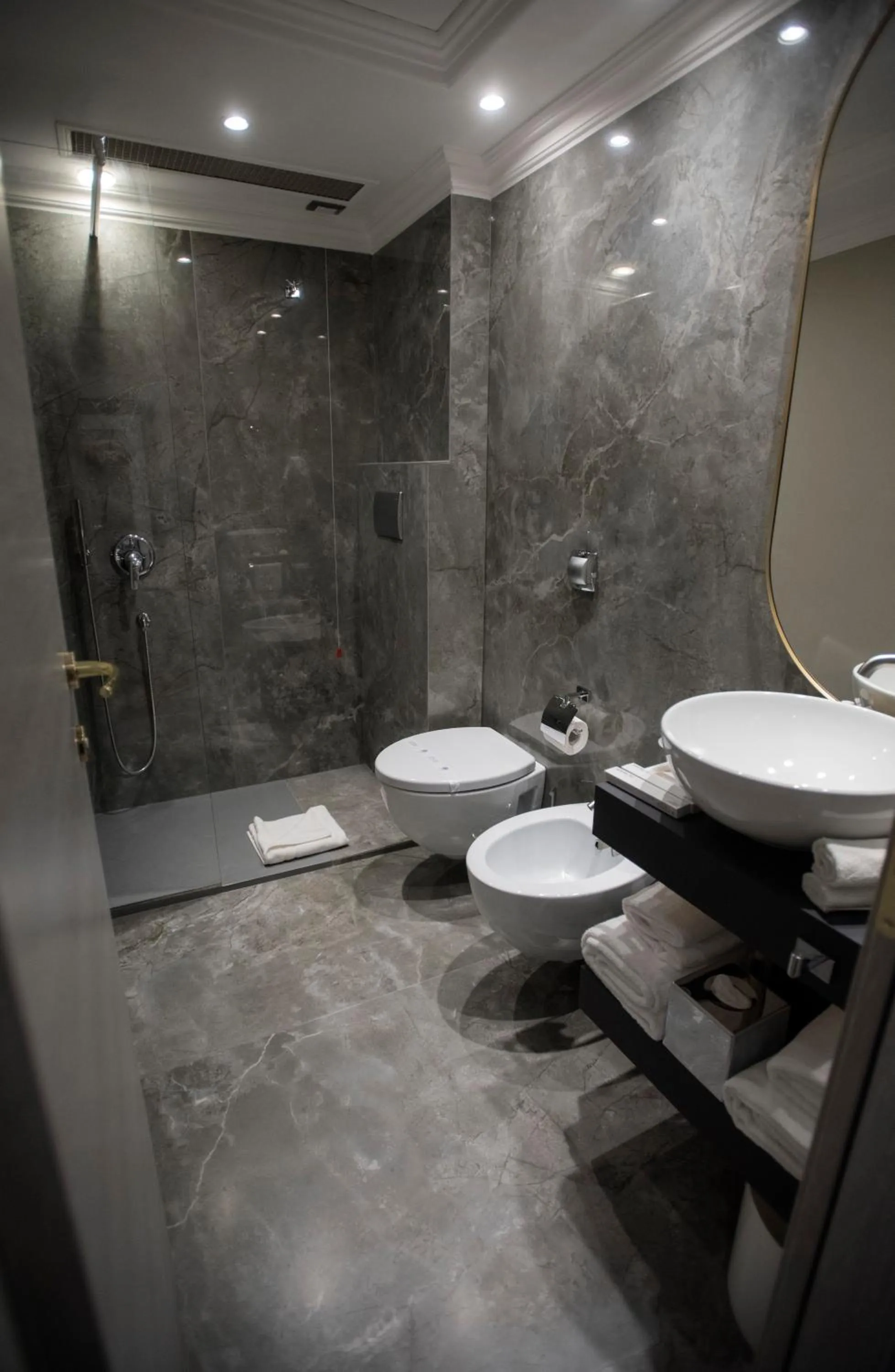 Bathroom in Antico Albergo del Sole al Pantheon