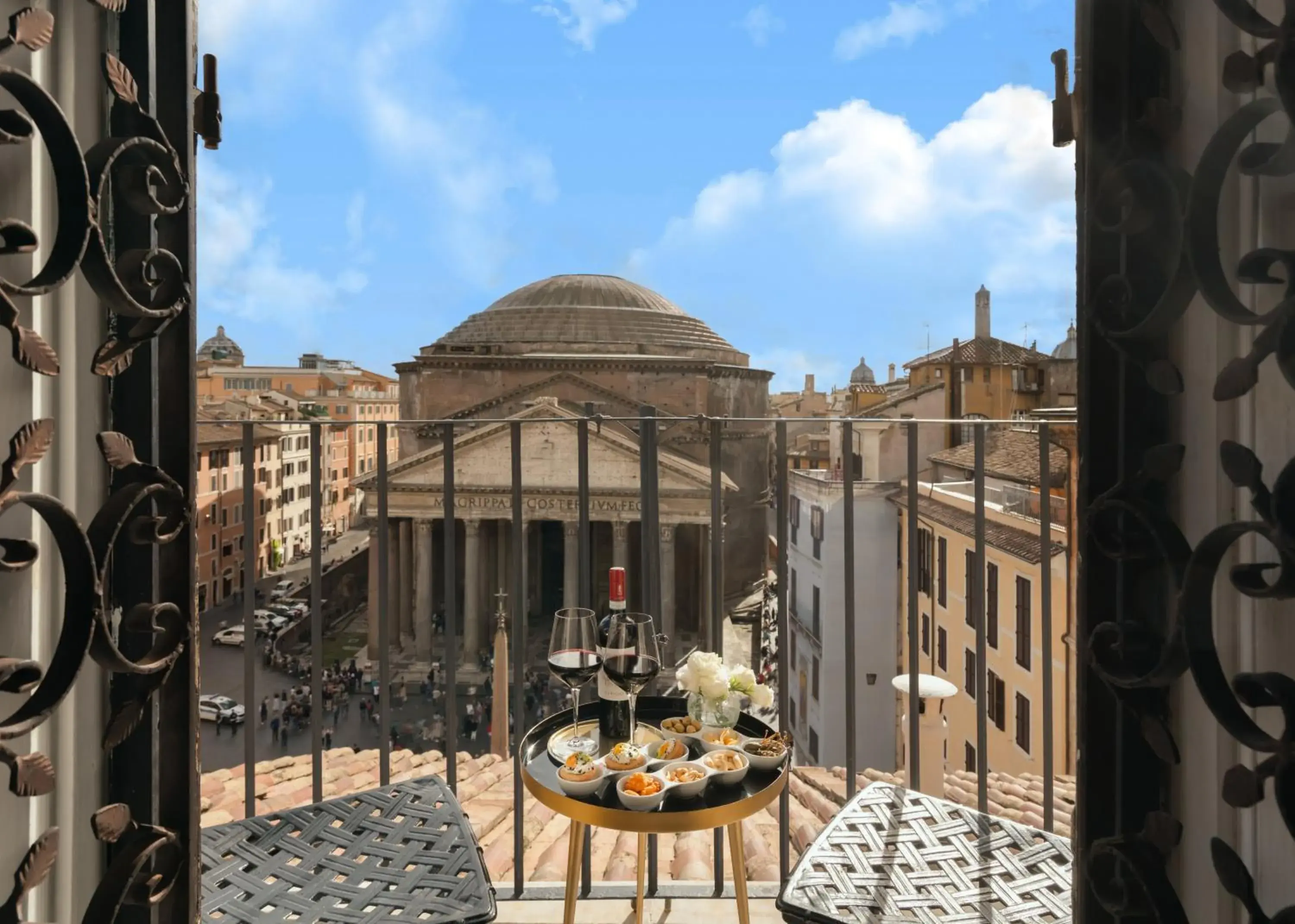 King Suite with Balcony Separate Building in Antico Albergo del Sole al Pantheon King Suite with Balcony Separate Building in Antico Albergo del Sole al Pantheon