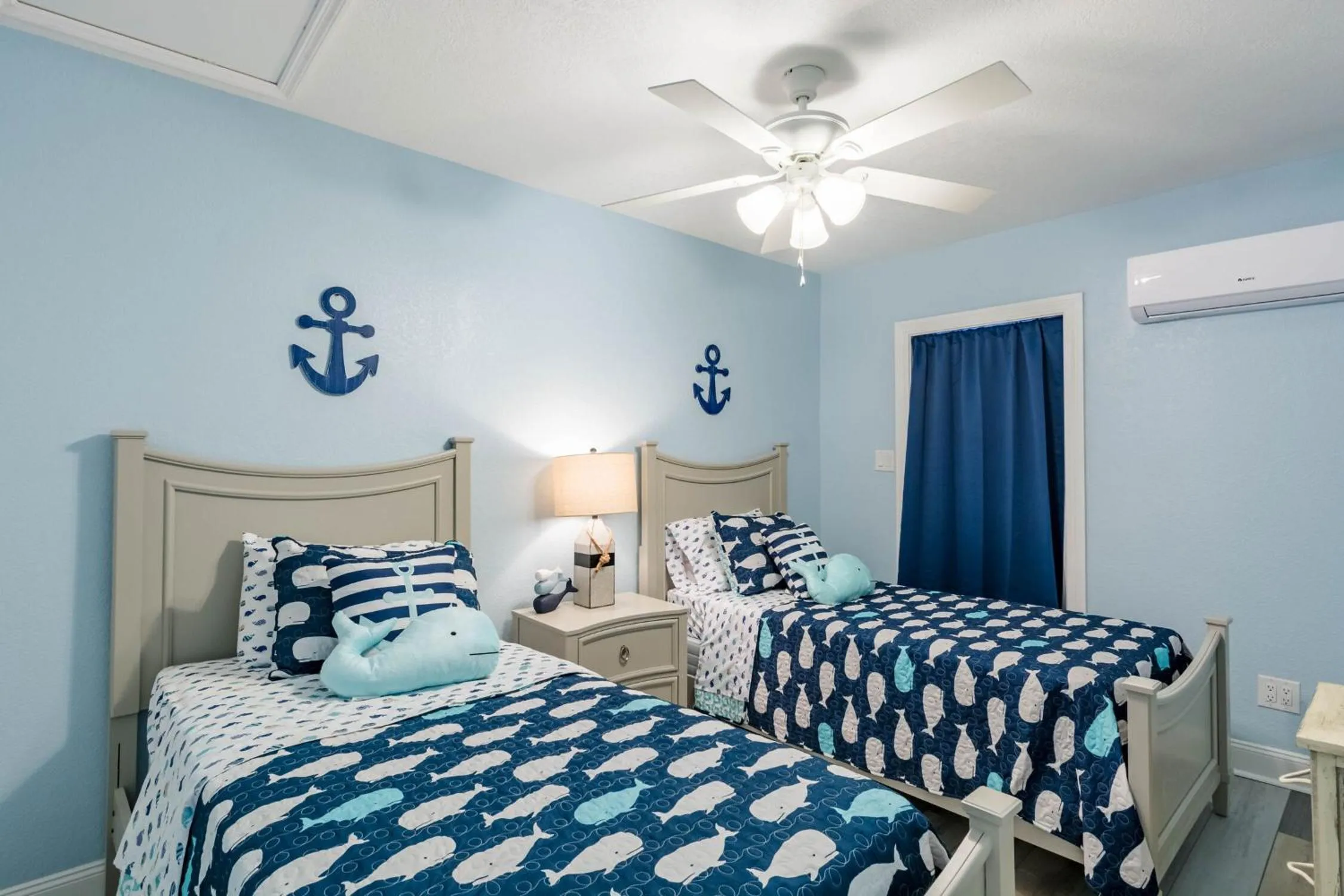 Bed in Upham Beach Inn