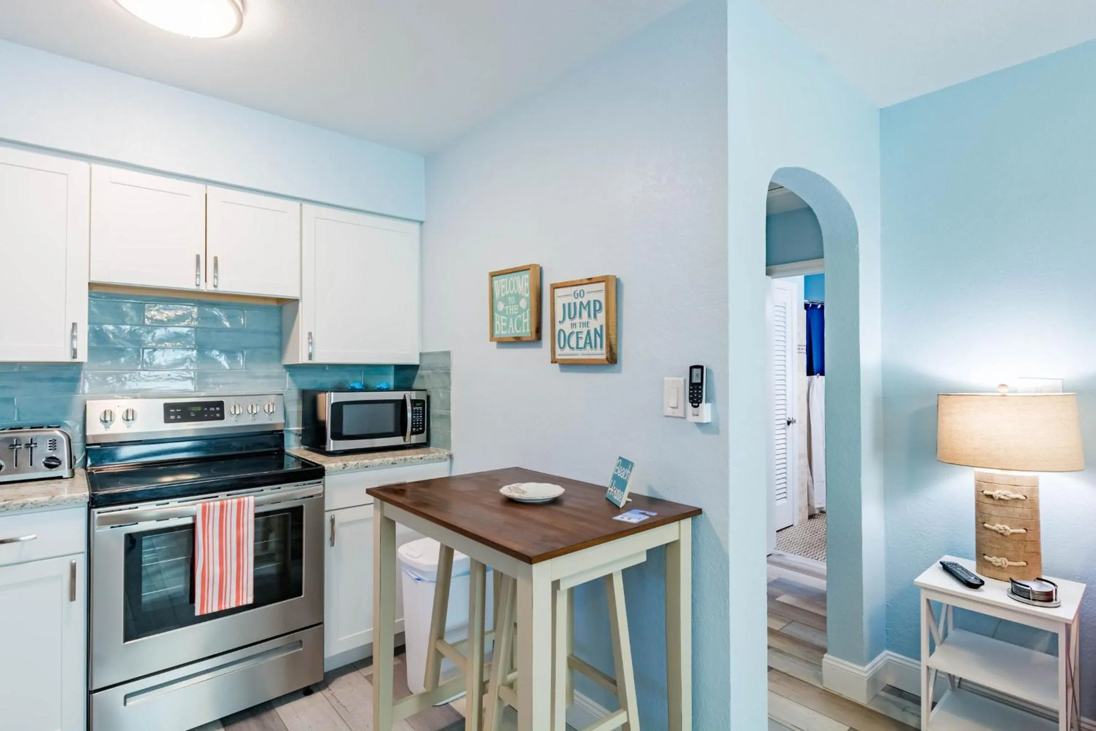 Kitchen or kitchenette in Upham Beach Inn