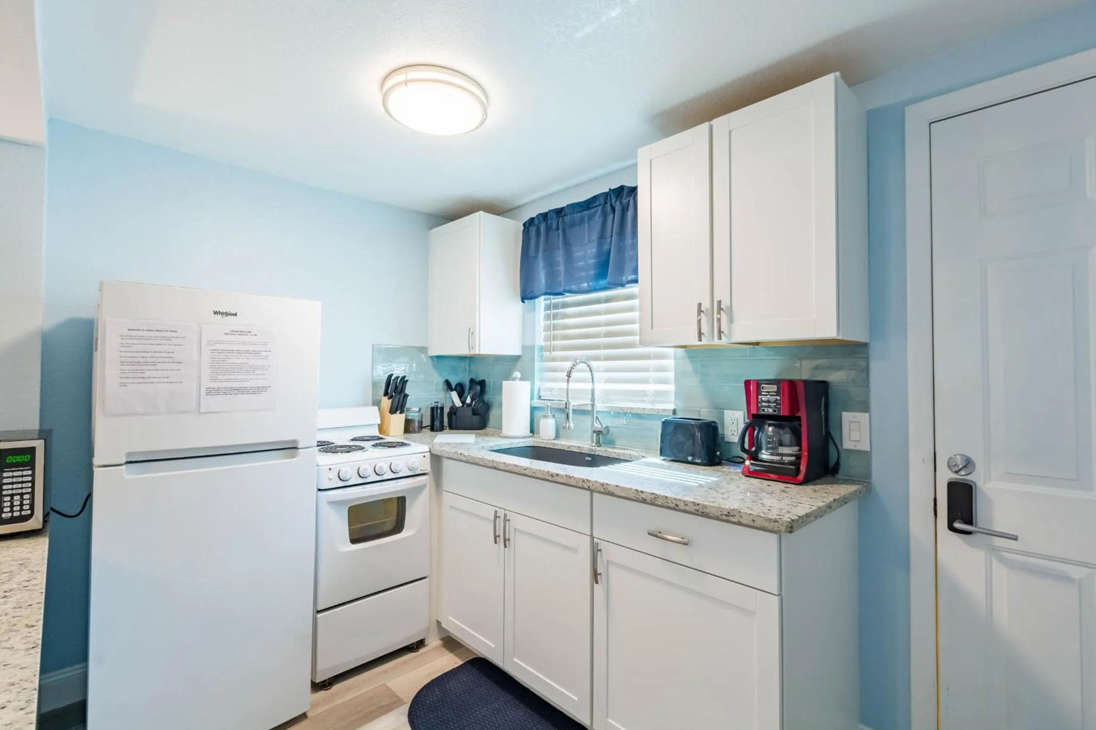 Kitchen or kitchenette in Upham Beach Inn